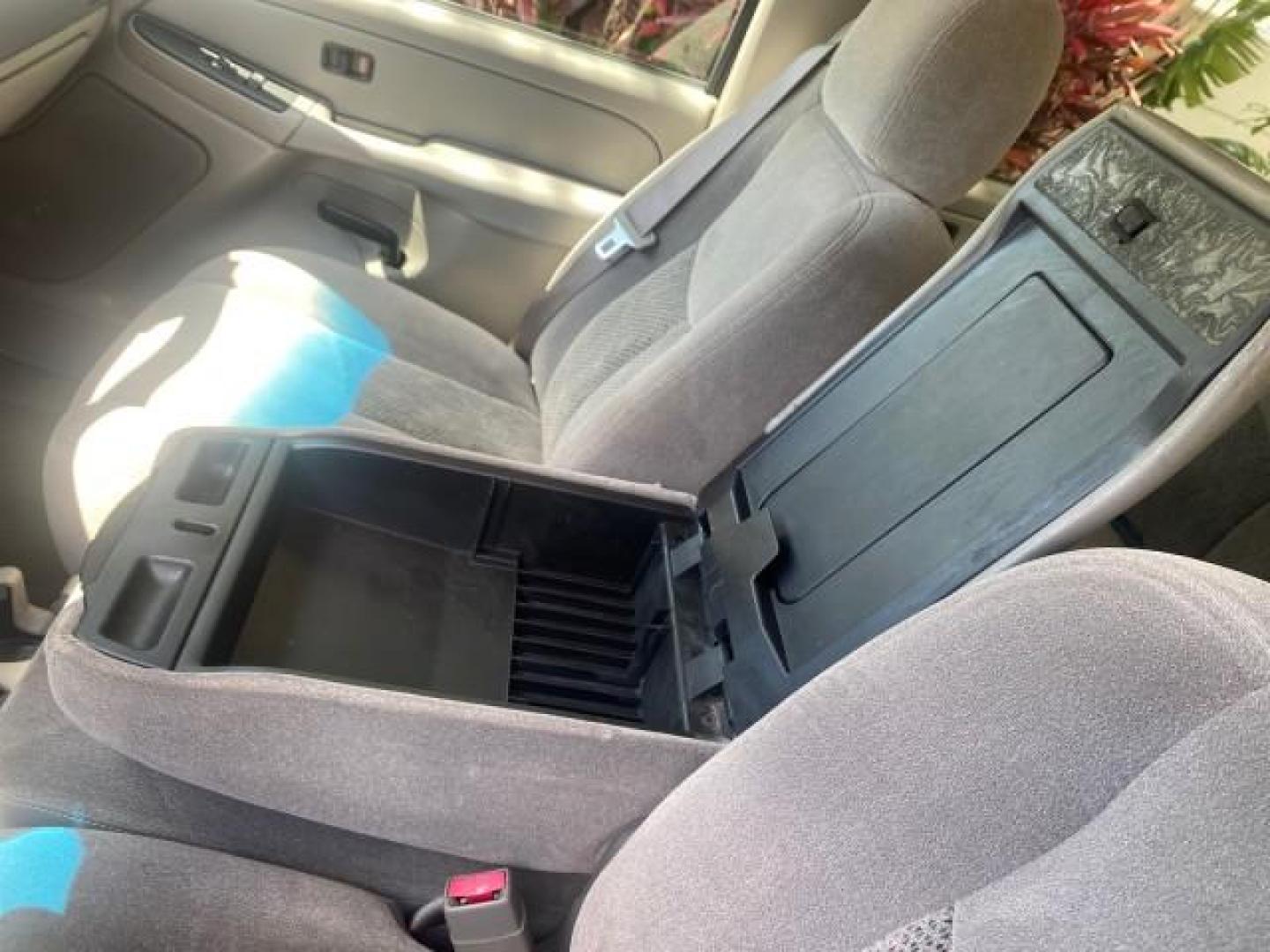 2006 Bermuda Blue Metallic /Gray/Drk Charcoal Chevrolet Avalanche LS LOW MILES 66,207 FLORIDA (3GNEC12Z56G) with an 5.3L Vortec 5300 V8 SFI Flex-Fuel Engine engine, Automatic transmission, located at 4701 North Dixie Hwy, Pompano Beach, FL, 33064, (954) 422-2889, 26.240938, -80.123474 - OUR WEBPAGE FLORIDACARS1.COM HAS OVER 100 PHOTOS AND FREE CARFAX LINK 2006 CHEVROLET AVALANCHE LS 1500 VIN: 3GNEC12Z56G117650 3 G N E C 1 2 Z 5 6 G 1 1 7 6 5 0 SPORT PICKUP 5.3L V8 F FLEX FUEL REAR WHEEL DRIVE Top Features Alloy Wheels Bed Cover Bed Liner Cloth Seats Rear Entertainment System Tow Hi - Photo#56
