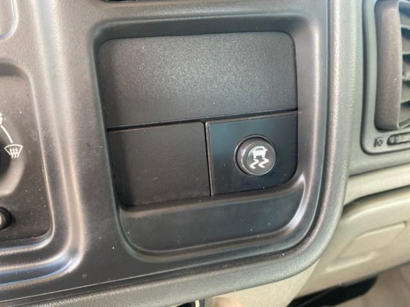 2006 Bermuda Blue Metallic /Gray/Drk Charcoal Chevrolet Avalanche LS LOW MILES 66,207 FLORIDA (3GNEC12Z56G) with an 5.3L Vortec 5300 V8 SFI Flex-Fuel Engine engine, Automatic transmission, located at 4701 North Dixie Hwy, Pompano Beach, FL, 33064, (954) 422-2889, 26.240938, -80.123474 - OUR WEBPAGE FLORIDACARS1.COM HAS OVER 100 PHOTOS AND FREE CARFAX LINK 2006 CHEVROLET AVALANCHE LS 1500 VIN: 3GNEC12Z56G117650 3 G N E C 1 2 Z 5 6 G 1 1 7 6 5 0 SPORT PICKUP 5.3L V8 F FLEX FUEL REAR WHEEL DRIVE Top Features Alloy Wheels Bed Cover Bed Liner Cloth Seats Rear Entertainment System Tow Hi - Photo#64