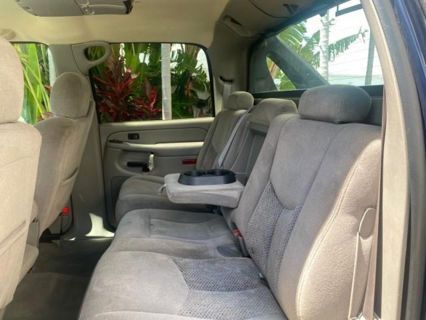 2006 Bermuda Blue Metallic /Gray/Drk Charcoal Chevrolet Avalanche LS LOW MILES 66,207 FLORIDA (3GNEC12Z56G) with an 5.3L Vortec 5300 V8 SFI Flex-Fuel Engine engine, Automatic transmission, located at 4701 North Dixie Hwy, Pompano Beach, FL, 33064, (954) 422-2889, 26.240938, -80.123474 - OUR WEBPAGE FLORIDACARS1.COM HAS OVER 100 PHOTOS AND FREE CARFAX LINK 2006 CHEVROLET AVALANCHE LS 1500 VIN: 3GNEC12Z56G117650 3 G N E C 1 2 Z 5 6 G 1 1 7 6 5 0 SPORT PICKUP 5.3L V8 F FLEX FUEL REAR WHEEL DRIVE Top Features Alloy Wheels Bed Cover Bed Liner Cloth Seats Rear Entertainment System Tow Hi - Photo#68