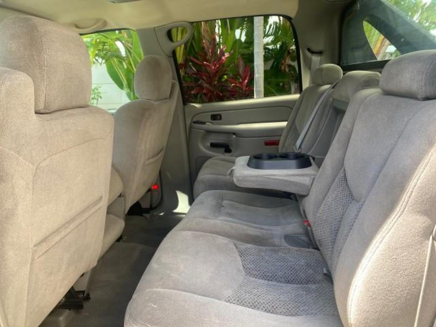 2006 Bermuda Blue Metallic /Gray/Drk Charcoal Chevrolet Avalanche LS LOW MILES 66,207 FLORIDA (3GNEC12Z56G) with an 5.3L Vortec 5300 V8 SFI Flex-Fuel Engine engine, Automatic transmission, located at 4701 North Dixie Hwy, Pompano Beach, FL, 33064, (954) 422-2889, 26.240938, -80.123474 - OUR WEBPAGE FLORIDACARS1.COM HAS OVER 100 PHOTOS AND FREE CARFAX LINK 2006 CHEVROLET AVALANCHE LS 1500 VIN: 3GNEC12Z56G117650 3 G N E C 1 2 Z 5 6 G 1 1 7 6 5 0 SPORT PICKUP 5.3L V8 F FLEX FUEL REAR WHEEL DRIVE Top Features Alloy Wheels Bed Cover Bed Liner Cloth Seats Rear Entertainment System Tow Hi - Photo#70