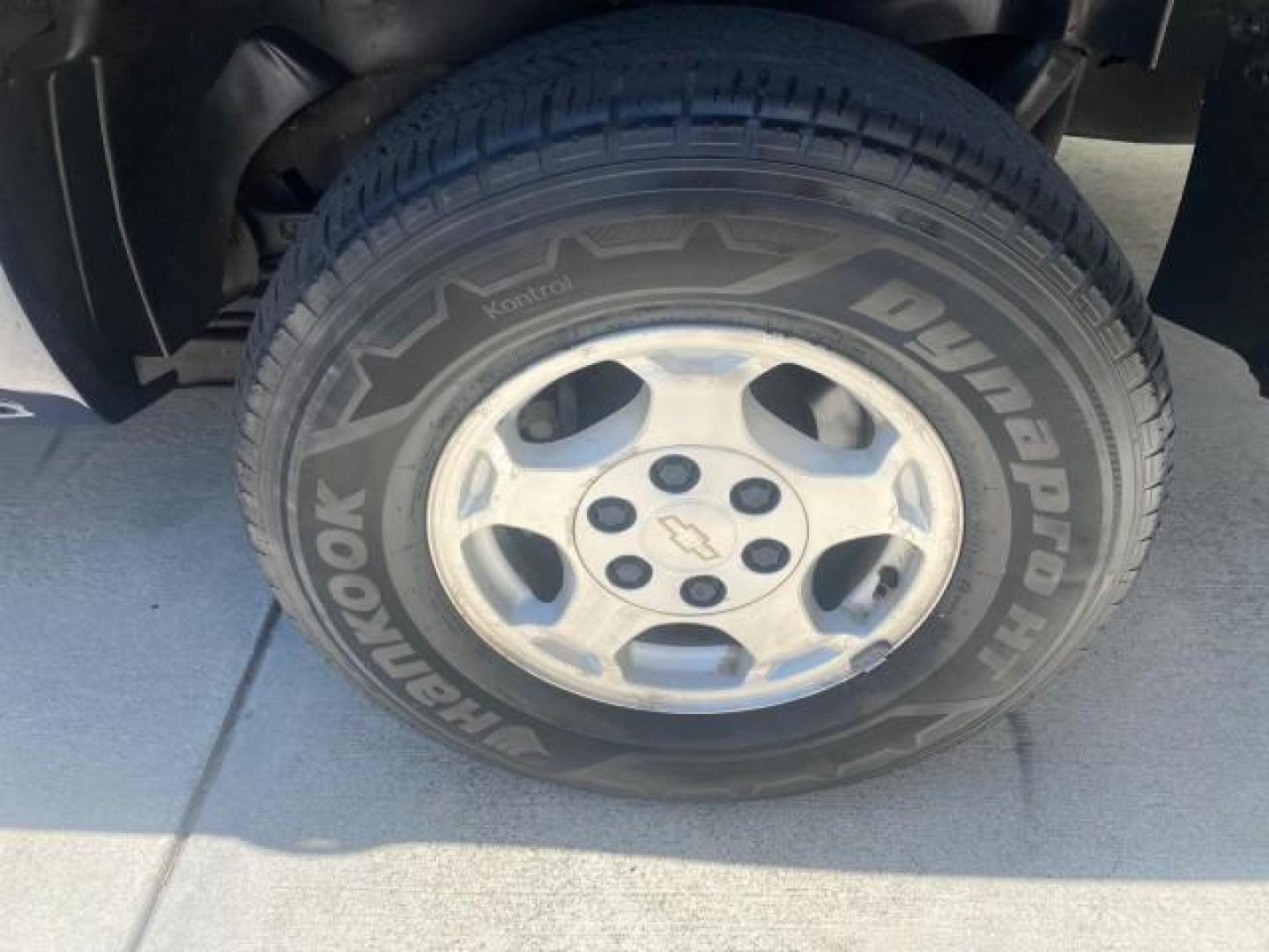 2006 Bermuda Blue Metallic /Gray/Drk Charcoal Chevrolet Avalanche LS LOW MILES 66,207 FLORIDA (3GNEC12Z56G) with an 5.3L Vortec 5300 V8 SFI Flex-Fuel Engine engine, Automatic transmission, located at 4701 North Dixie Hwy, Pompano Beach, FL, 33064, (954) 422-2889, 26.240938, -80.123474 - OUR WEBPAGE FLORIDACARS1.COM HAS OVER 100 PHOTOS AND FREE CARFAX LINK 2006 CHEVROLET AVALANCHE LS 1500 VIN: 3GNEC12Z56G117650 3 G N E C 1 2 Z 5 6 G 1 1 7 6 5 0 SPORT PICKUP 5.3L V8 F FLEX FUEL REAR WHEEL DRIVE Top Features Alloy Wheels Bed Cover Bed Liner Cloth Seats Rear Entertainment System Tow Hi - Photo#77