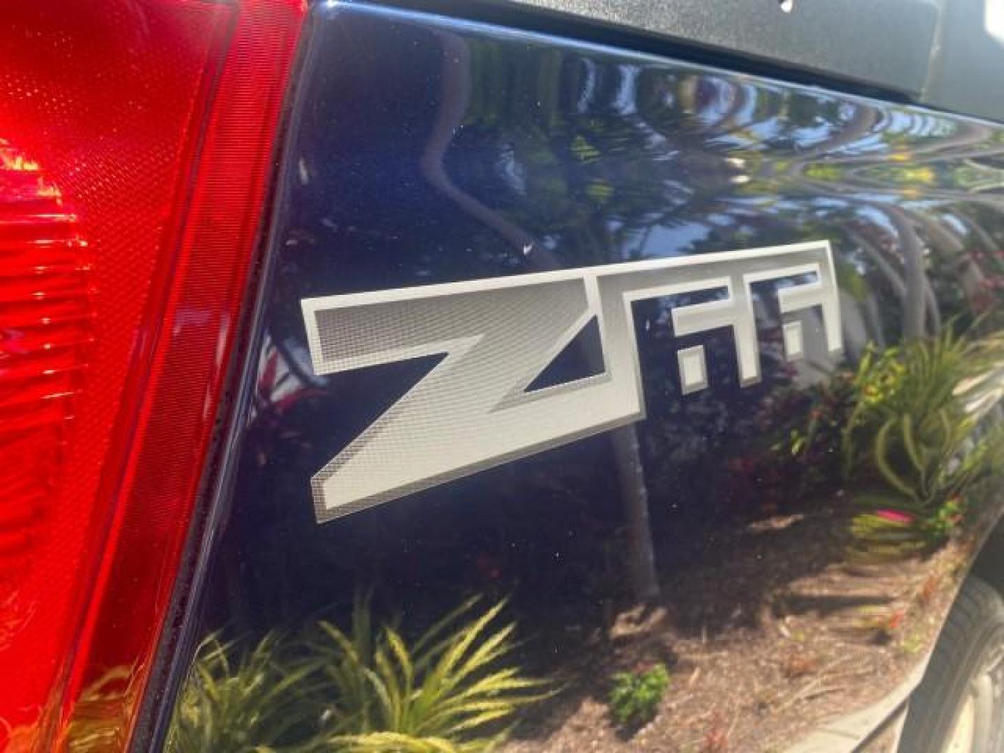 2006 Bermuda Blue Metallic /Gray/Drk Charcoal Chevrolet Avalanche LS LOW MILES 66,207 FLORIDA (3GNEC12Z56G) with an 5.3L Vortec 5300 V8 SFI Flex-Fuel Engine engine, Automatic transmission, located at 4701 North Dixie Hwy, Pompano Beach, FL, 33064, (954) 422-2889, 26.240938, -80.123474 - OUR WEBPAGE FLORIDACARS1.COM HAS OVER 100 PHOTOS AND FREE CARFAX LINK 2006 CHEVROLET AVALANCHE LS 1500 VIN: 3GNEC12Z56G117650 3 G N E C 1 2 Z 5 6 G 1 1 7 6 5 0 SPORT PICKUP 5.3L V8 F FLEX FUEL REAR WHEEL DRIVE Top Features Alloy Wheels Bed Cover Bed Liner Cloth Seats Rear Entertainment System Tow Hi - Photo#81