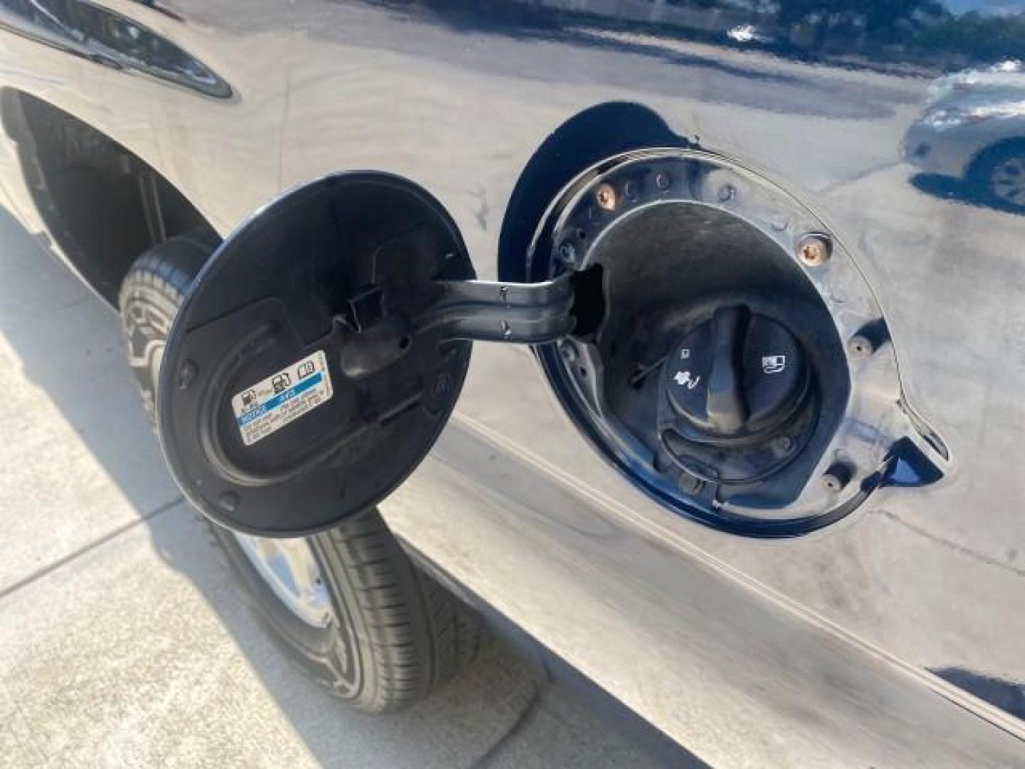 2006 Bermuda Blue Metallic /Gray/Drk Charcoal Chevrolet Avalanche LS LOW MILES 66,207 FLORIDA (3GNEC12Z56G) with an 5.3L Vortec 5300 V8 SFI Flex-Fuel Engine engine, Automatic transmission, located at 4701 North Dixie Hwy, Pompano Beach, FL, 33064, (954) 422-2889, 26.240938, -80.123474 - OUR WEBPAGE FLORIDACARS1.COM HAS OVER 100 PHOTOS AND FREE CARFAX LINK 2006 CHEVROLET AVALANCHE LS 1500 VIN: 3GNEC12Z56G117650 3 G N E C 1 2 Z 5 6 G 1 1 7 6 5 0 SPORT PICKUP 5.3L V8 F FLEX FUEL REAR WHEEL DRIVE Top Features Alloy Wheels Bed Cover Bed Liner Cloth Seats Rear Entertainment System Tow Hi - Photo#83