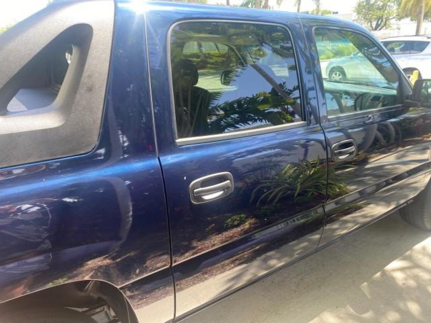 2006 Bermuda Blue Metallic /Gray/Drk Charcoal Chevrolet Avalanche LS LOW MILES 66,207 FLORIDA (3GNEC12Z56G) with an 5.3L Vortec 5300 V8 SFI Flex-Fuel Engine engine, Automatic transmission, located at 4701 North Dixie Hwy, Pompano Beach, FL, 33064, (954) 422-2889, 26.240938, -80.123474 - OUR WEBPAGE FLORIDACARS1.COM HAS OVER 100 PHOTOS AND FREE CARFAX LINK 2006 CHEVROLET AVALANCHE LS 1500 VIN: 3GNEC12Z56G117650 3 G N E C 1 2 Z 5 6 G 1 1 7 6 5 0 SPORT PICKUP 5.3L V8 F FLEX FUEL REAR WHEEL DRIVE Top Features Alloy Wheels Bed Cover Bed Liner Cloth Seats Rear Entertainment System Tow Hi - Photo#87