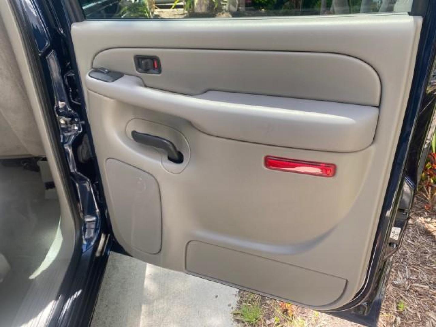 2006 Bermuda Blue Metallic /Gray/Drk Charcoal Chevrolet Avalanche LS LOW MILES 66,207 FLORIDA (3GNEC12Z56G) with an 5.3L Vortec 5300 V8 SFI Flex-Fuel Engine engine, Automatic transmission, located at 4701 North Dixie Hwy, Pompano Beach, FL, 33064, (954) 422-2889, 26.240938, -80.123474 - OUR WEBPAGE FLORIDACARS1.COM HAS OVER 100 PHOTOS AND FREE CARFAX LINK 2006 CHEVROLET AVALANCHE LS 1500 VIN: 3GNEC12Z56G117650 3 G N E C 1 2 Z 5 6 G 1 1 7 6 5 0 SPORT PICKUP 5.3L V8 F FLEX FUEL REAR WHEEL DRIVE Top Features Alloy Wheels Bed Cover Bed Liner Cloth Seats Rear Entertainment System Tow Hi - Photo#89