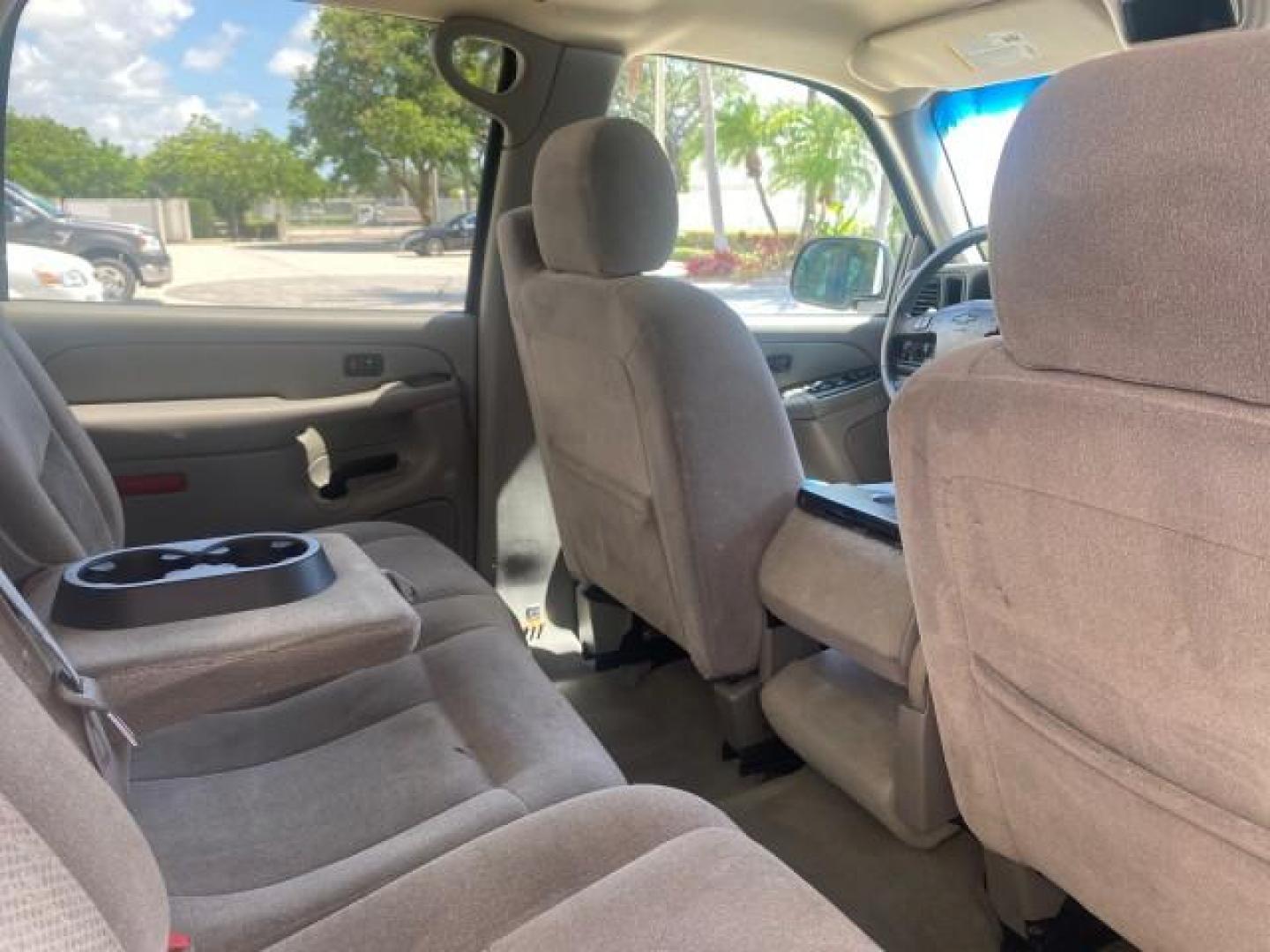 2006 Bermuda Blue Metallic /Gray/Drk Charcoal Chevrolet Avalanche LS LOW MILES 66,207 FLORIDA (3GNEC12Z56G) with an 5.3L Vortec 5300 V8 SFI Flex-Fuel Engine engine, Automatic transmission, located at 4701 North Dixie Hwy, Pompano Beach, FL, 33064, (954) 422-2889, 26.240938, -80.123474 - OUR WEBPAGE FLORIDACARS1.COM HAS OVER 100 PHOTOS AND FREE CARFAX LINK 2006 CHEVROLET AVALANCHE LS 1500 VIN: 3GNEC12Z56G117650 3 G N E C 1 2 Z 5 6 G 1 1 7 6 5 0 SPORT PICKUP 5.3L V8 F FLEX FUEL REAR WHEEL DRIVE Top Features Alloy Wheels Bed Cover Bed Liner Cloth Seats Rear Entertainment System Tow Hi - Photo#93