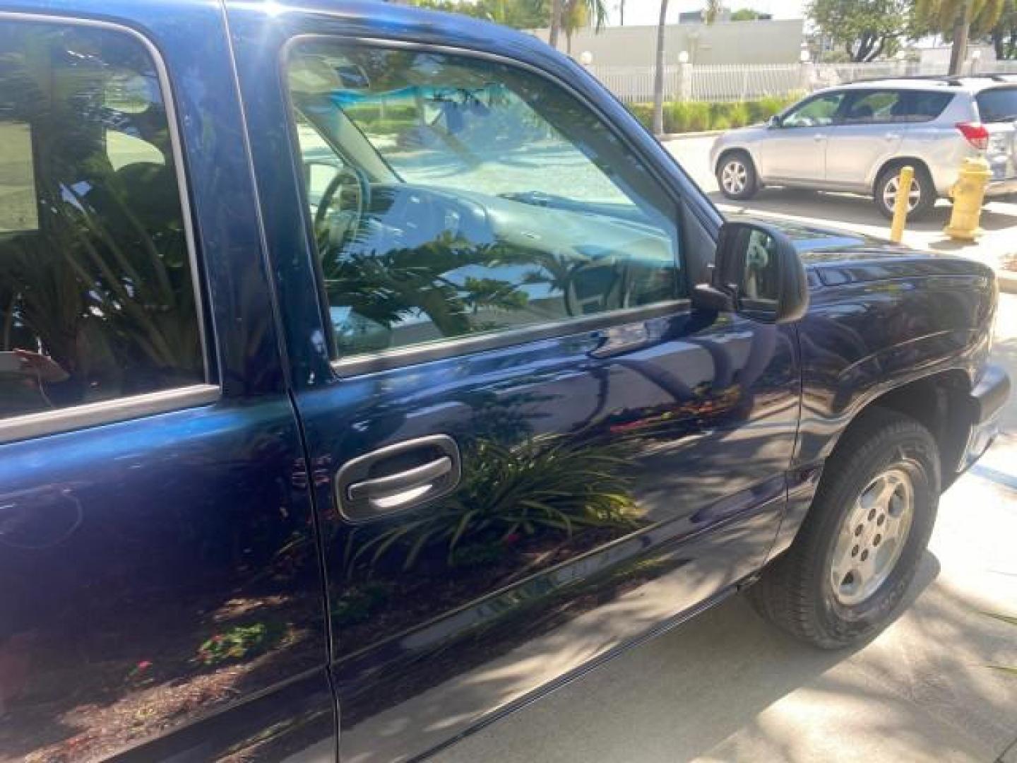 2006 Bermuda Blue Metallic /Gray/Drk Charcoal Chevrolet Avalanche LS LOW MILES 66,207 FLORIDA (3GNEC12Z56G) with an 5.3L Vortec 5300 V8 SFI Flex-Fuel Engine engine, Automatic transmission, located at 4701 North Dixie Hwy, Pompano Beach, FL, 33064, (954) 422-2889, 26.240938, -80.123474 - OUR WEBPAGE FLORIDACARS1.COM HAS OVER 100 PHOTOS AND FREE CARFAX LINK 2006 CHEVROLET AVALANCHE LS 1500 VIN: 3GNEC12Z56G117650 3 G N E C 1 2 Z 5 6 G 1 1 7 6 5 0 SPORT PICKUP 5.3L V8 F FLEX FUEL REAR WHEEL DRIVE Top Features Alloy Wheels Bed Cover Bed Liner Cloth Seats Rear Entertainment System Tow Hi - Photo#96