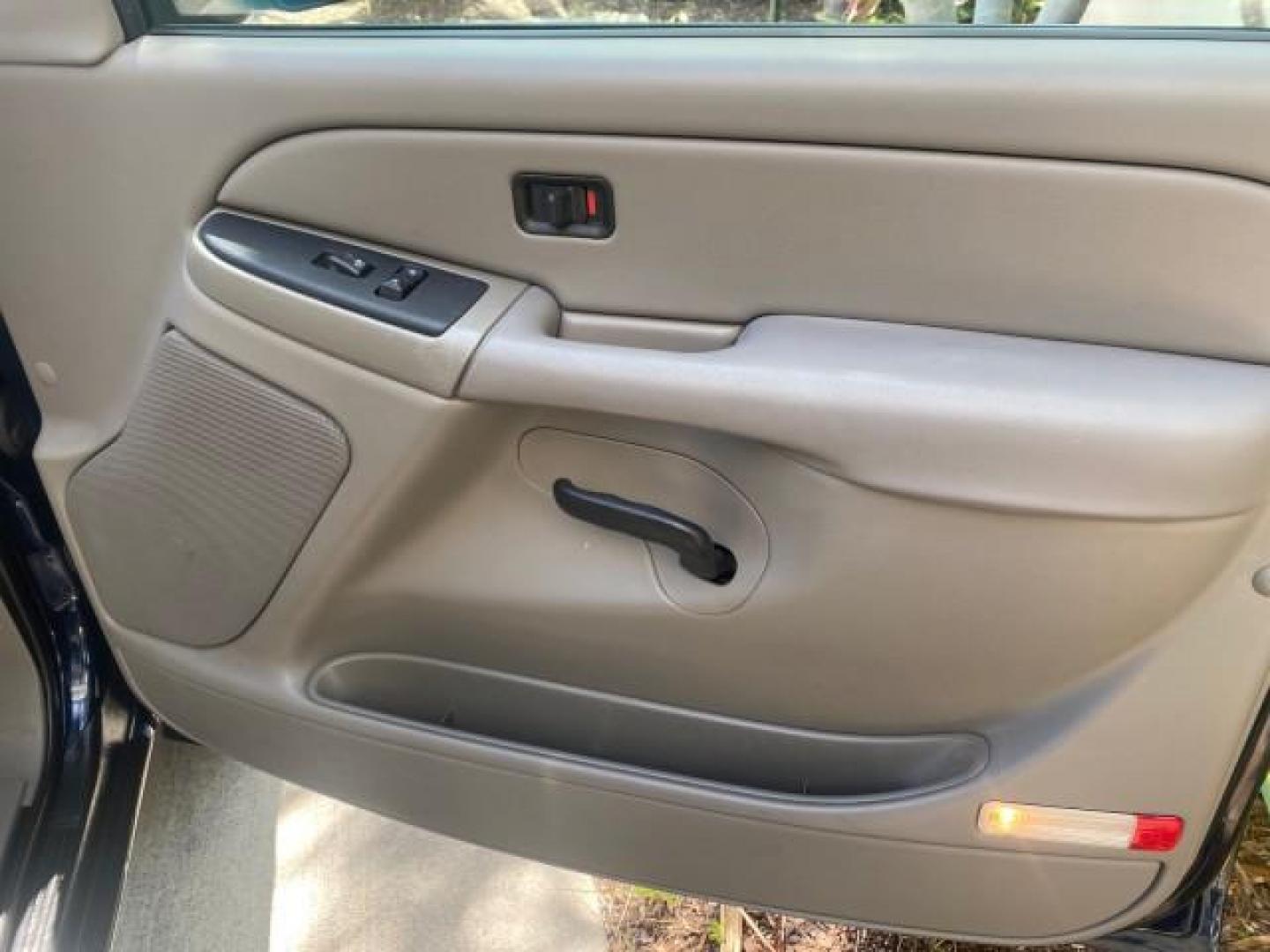 2006 Bermuda Blue Metallic /Gray/Drk Charcoal Chevrolet Avalanche LS LOW MILES 66,207 FLORIDA (3GNEC12Z56G) with an 5.3L Vortec 5300 V8 SFI Flex-Fuel Engine engine, Automatic transmission, located at 4701 North Dixie Hwy, Pompano Beach, FL, 33064, (954) 422-2889, 26.240938, -80.123474 - OUR WEBPAGE FLORIDACARS1.COM HAS OVER 100 PHOTOS AND FREE CARFAX LINK 2006 CHEVROLET AVALANCHE LS 1500 VIN: 3GNEC12Z56G117650 3 G N E C 1 2 Z 5 6 G 1 1 7 6 5 0 SPORT PICKUP 5.3L V8 F FLEX FUEL REAR WHEEL DRIVE Top Features Alloy Wheels Bed Cover Bed Liner Cloth Seats Rear Entertainment System Tow Hi - Photo#98