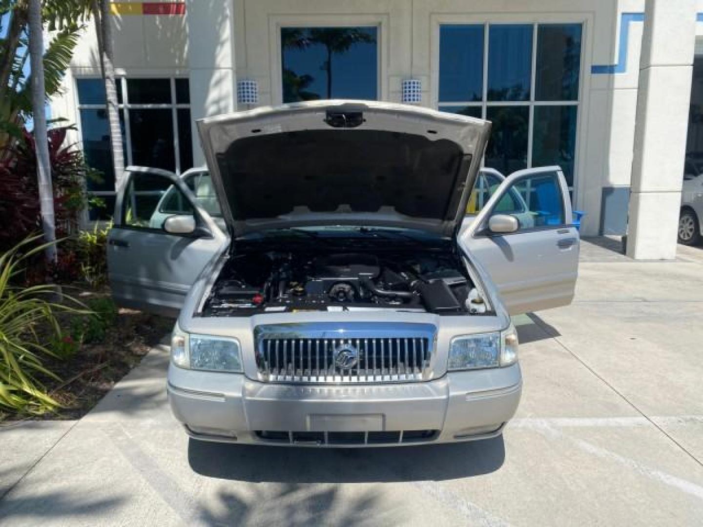 2009 Light Ice Blue Metallic /Light camel Mercury Grand Marquis LS 1 FL LOW MILES 50,955 (2MEHM75V59X) with an 4.6L OHC SEFI FFV V8 Engine engine, Automatic transmission, located at 4701 North Dixie Hwy, Pompano Beach, FL, 33064, (954) 422-2889, 26.240938, -80.123474 - OUR WEBPAGE FLORIDACARS1.COM HAS OVER 100 PHOTOS AND FREE CARFAX LINK 2009 MERCURY GRAND MARQUIS LS VIN: 2MEHM75V59X636303 2 M E H M 7 5 V 5 9 X 6 3 6 3 0 3 SEDAN 4 DR 4.6L V8 F SOHC 16V FLEX FUEL REAR WHEEL DRIVE Top Features Alloy Wheels Leather Seats Basic Features ABS Brakes AM/FM Stereo Air Con - Photo#16