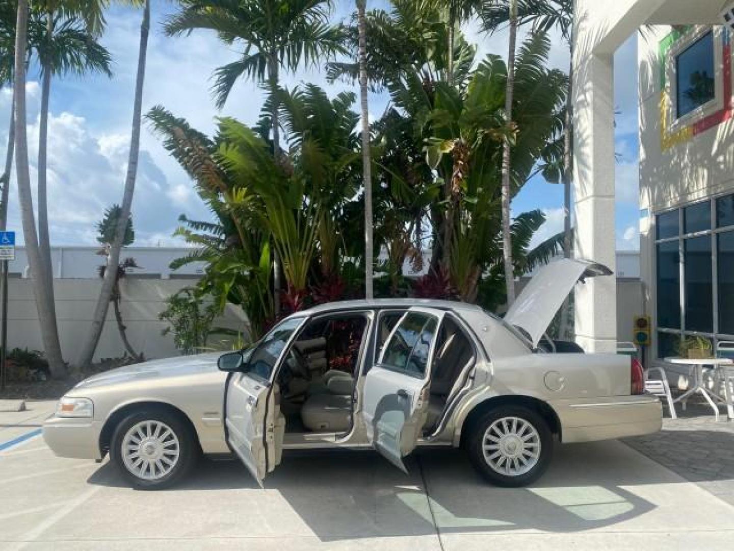 2009 Light Ice Blue Metallic /Light camel Mercury Grand Marquis LS 1 FL LOW MILES 50,955 (2MEHM75V59X) with an 4.6L OHC SEFI FFV V8 Engine engine, Automatic transmission, located at 4701 North Dixie Hwy, Pompano Beach, FL, 33064, (954) 422-2889, 26.240938, -80.123474 - OUR WEBPAGE FLORIDACARS1.COM HAS OVER 100 PHOTOS AND FREE CARFAX LINK 2009 MERCURY GRAND MARQUIS LS VIN: 2MEHM75V59X636303 2 M E H M 7 5 V 5 9 X 6 3 6 3 0 3 SEDAN 4 DR 4.6L V8 F SOHC 16V FLEX FUEL REAR WHEEL DRIVE Top Features Alloy Wheels Leather Seats Basic Features ABS Brakes AM/FM Stereo Air Con - Photo#8