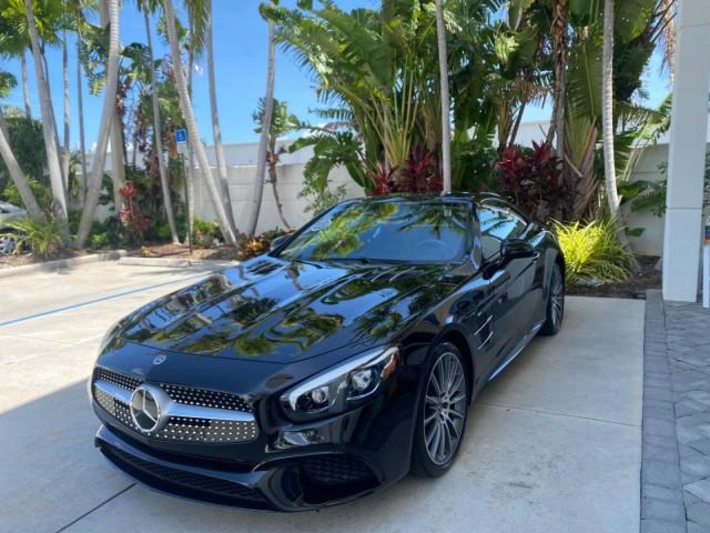 2020 Black /Black Mercedes-Benz SL 450 1 OWNER LOW MILES 18,591 (W1KJK6GA6LF) with an 3.0L Bi-Turbo V6 Engine engine, Automatic transmission, located at 4701 North Dixie Hwy, Pompano Beach, FL, 33064, (954) 422-2889, 26.240938, -80.123474 - OUR WEBPAGE FLORIDACARS1.COM HAS OVER 100 PHOTOS AND FREE CARFAX LINK 2020 MERCEDES-BENZ SL-CLASS SL 450 VIN: W1KJK6GA6LF060243 W 1 K J K 6 G A 6 L F 0 6 0 2 4 3 CONVERTIBLE HARD TOP 3.0L V6 GASOLINE REAR WHEEL DRIVE Highlighted Features AMG PACKAGE HARD TOP RETRACTABLE WITH SUNROOF AMBIENT LIGHTING - Photo#3