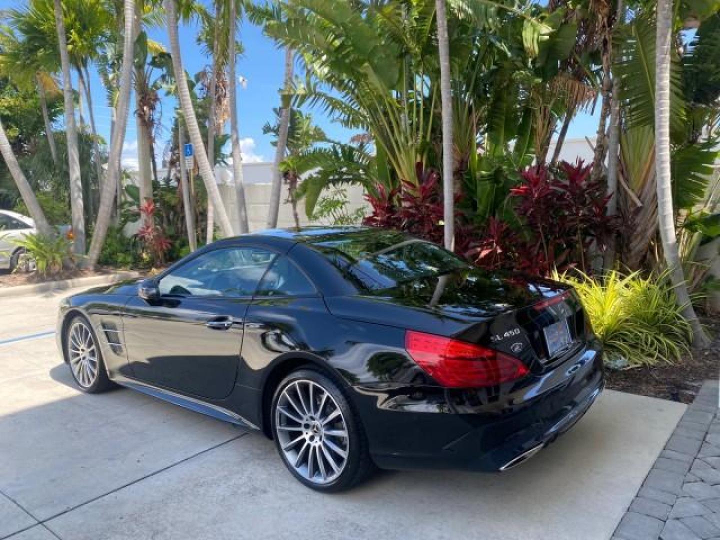 2020 Black /Black Mercedes-Benz SL 450 1 OWNER LOW MILES 18,591 (W1KJK6GA6LF) with an 3.0L Bi-Turbo V6 Engine engine, Automatic transmission, located at 4701 North Dixie Hwy, Pompano Beach, FL, 33064, (954) 422-2889, 26.240938, -80.123474 - OUR WEBPAGE FLORIDACARS1.COM HAS OVER 100 PHOTOS AND FREE CARFAX LINK 2020 MERCEDES-BENZ SL-CLASS SL 450 VIN: W1KJK6GA6LF060243 W 1 K J K 6 G A 6 L F 0 6 0 2 4 3 CONVERTIBLE HARD TOP 3.0L V6 GASOLINE REAR WHEEL DRIVE Highlighted Features AMG PACKAGE HARD TOP RETRACTABLE WITH SUNROOF AMBIENT LIGHTING - Photo#5
