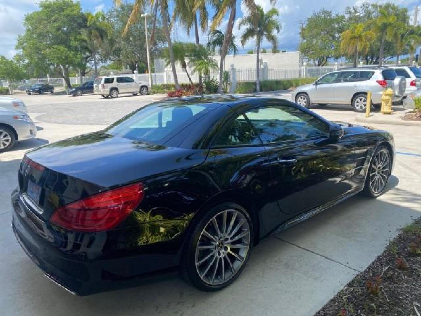 2020 Black /Black Mercedes-Benz SL 450 1 OWNER LOW MILES 18,591 (W1KJK6GA6LF) with an 3.0L Bi-Turbo V6 Engine engine, Automatic transmission, located at 4701 North Dixie Hwy, Pompano Beach, FL, 33064, (954) 422-2889, 26.240938, -80.123474 - OUR WEBPAGE FLORIDACARS1.COM HAS OVER 100 PHOTOS AND FREE CARFAX LINK 2020 MERCEDES-BENZ SL-CLASS SL 450 VIN: W1KJK6GA6LF060243 W 1 K J K 6 G A 6 L F 0 6 0 2 4 3 CONVERTIBLE HARD TOP 3.0L V6 GASOLINE REAR WHEEL DRIVE Highlighted Features AMG PACKAGE HARD TOP RETRACTABLE WITH SUNROOF AMBIENT LIGHTING - Photo#7