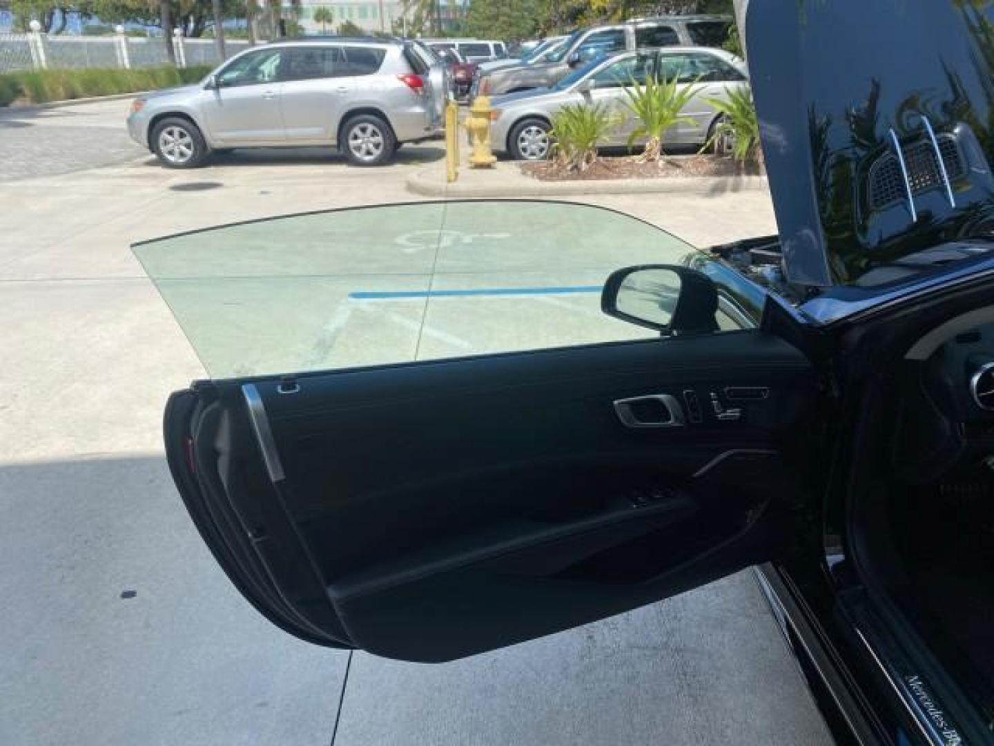 2020 Black /Black Mercedes-Benz SL 450 1 OWNER LOW MILES 18,591 (W1KJK6GA6LF) with an 3.0L Bi-Turbo V6 Engine engine, Automatic transmission, located at 4701 North Dixie Hwy, Pompano Beach, FL, 33064, (954) 422-2889, 26.240938, -80.123474 - OUR WEBPAGE FLORIDACARS1.COM HAS OVER 100 PHOTOS AND FREE CARFAX LINK 2020 MERCEDES-BENZ SL-CLASS SL 450 VIN: W1KJK6GA6LF060243 W 1 K J K 6 G A 6 L F 0 6 0 2 4 3 CONVERTIBLE HARD TOP 3.0L V6 GASOLINE REAR WHEEL DRIVE Highlighted Features AMG PACKAGE HARD TOP RETRACTABLE WITH SUNROOF AMBIENT LIGHTING - Photo#9