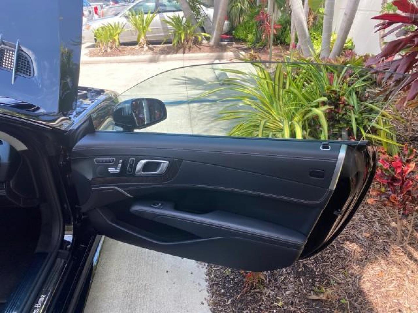 2020 Black /Black Mercedes-Benz SL 450 1 OWNER LOW MILES 18,591 (W1KJK6GA6LF) with an 3.0L Bi-Turbo V6 Engine engine, Automatic transmission, located at 4701 North Dixie Hwy, Pompano Beach, FL, 33064, (954) 422-2889, 26.240938, -80.123474 - OUR WEBPAGE FLORIDACARS1.COM HAS OVER 100 PHOTOS AND FREE CARFAX LINK 2020 MERCEDES-BENZ SL-CLASS SL 450 VIN: W1KJK6GA6LF060243 W 1 K J K 6 G A 6 L F 0 6 0 2 4 3 CONVERTIBLE HARD TOP 3.0L V6 GASOLINE REAR WHEEL DRIVE Highlighted Features AMG PACKAGE HARD TOP RETRACTABLE WITH SUNROOF AMBIENT LIGHTING - Photo#11