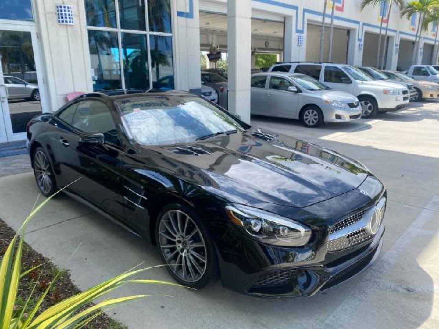 2020 Black /Black Mercedes-Benz SL 450 1 OWNER LOW MILES 18,591 (W1KJK6GA6LF) with an 3.0L Bi-Turbo V6 Engine engine, Automatic transmission, located at 4701 North Dixie Hwy, Pompano Beach, FL, 33064, (954) 422-2889, 26.240938, -80.123474 - OUR WEBPAGE FLORIDACARS1.COM HAS OVER 100 PHOTOS AND FREE CARFAX LINK 2020 MERCEDES-BENZ SL-CLASS SL 450 VIN: W1KJK6GA6LF060243 W 1 K J K 6 G A 6 L F 0 6 0 2 4 3 CONVERTIBLE HARD TOP 3.0L V6 GASOLINE REAR WHEEL DRIVE Highlighted Features AMG PACKAGE HARD TOP RETRACTABLE WITH SUNROOF AMBIENT LIGHTING - Photo#24