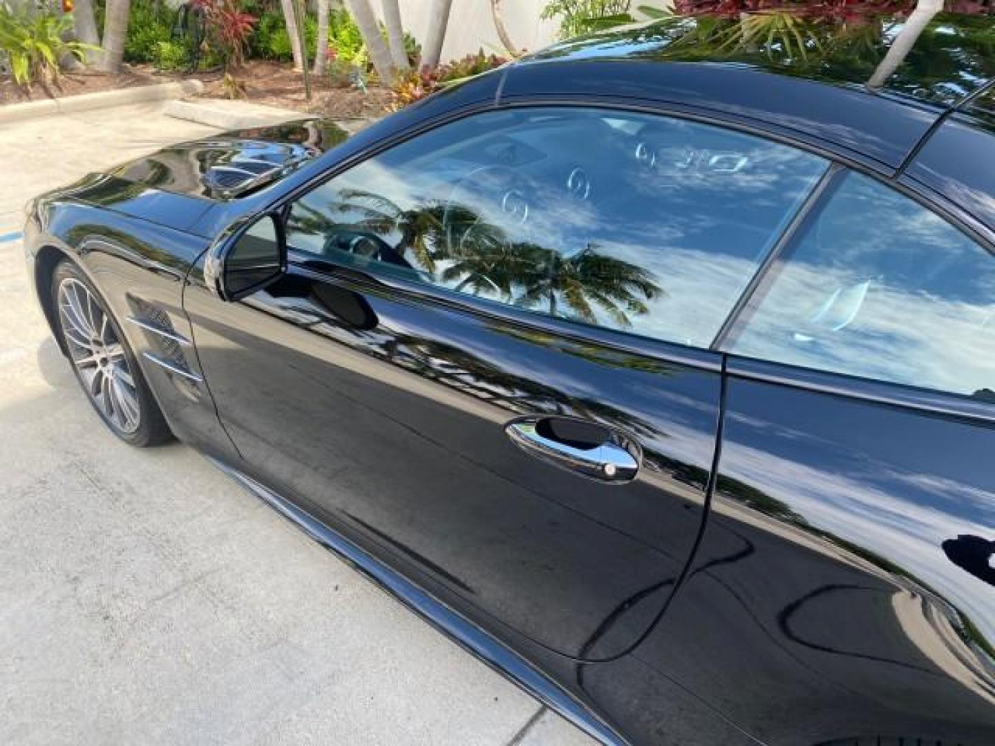 2020 Black /Black Mercedes-Benz SL 450 1 OWNER LOW MILES 18,591 (W1KJK6GA6LF) with an 3.0L Bi-Turbo V6 Engine engine, Automatic transmission, located at 4701 North Dixie Hwy, Pompano Beach, FL, 33064, (954) 422-2889, 26.240938, -80.123474 - OUR WEBPAGE FLORIDACARS1.COM HAS OVER 100 PHOTOS AND FREE CARFAX LINK 2020 MERCEDES-BENZ SL-CLASS SL 450 VIN: W1KJK6GA6LF060243 W 1 K J K 6 G A 6 L F 0 6 0 2 4 3 CONVERTIBLE HARD TOP 3.0L V6 GASOLINE REAR WHEEL DRIVE Highlighted Features AMG PACKAGE HARD TOP RETRACTABLE WITH SUNROOF AMBIENT LIGHTING - Photo#27