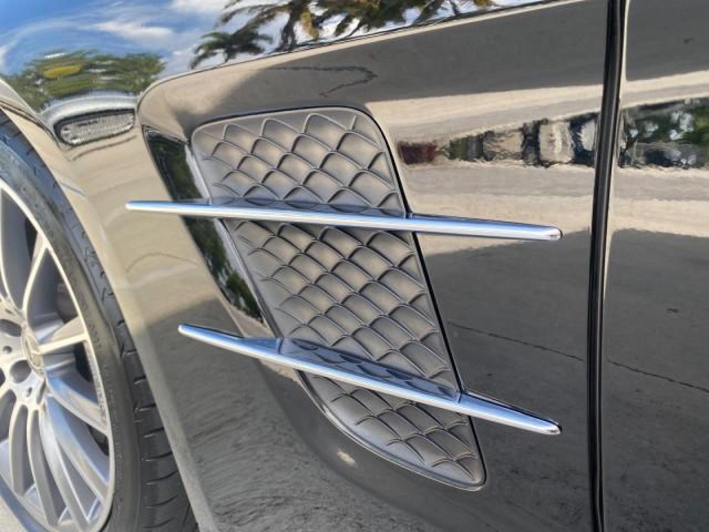 2020 Black /Black Mercedes-Benz SL 450 1 OWNER LOW MILES 18,591 (W1KJK6GA6LF) with an 3.0L Bi-Turbo V6 Engine engine, Automatic transmission, located at 4701 North Dixie Hwy, Pompano Beach, FL, 33064, (954) 422-2889, 26.240938, -80.123474 - OUR WEBPAGE FLORIDACARS1.COM HAS OVER 100 PHOTOS AND FREE CARFAX LINK 2020 MERCEDES-BENZ SL-CLASS SL 450 VIN: W1KJK6GA6LF060243 W 1 K J K 6 G A 6 L F 0 6 0 2 4 3 CONVERTIBLE HARD TOP 3.0L V6 GASOLINE REAR WHEEL DRIVE Highlighted Features AMG PACKAGE HARD TOP RETRACTABLE WITH SUNROOF AMBIENT LIGHTING - Photo#31