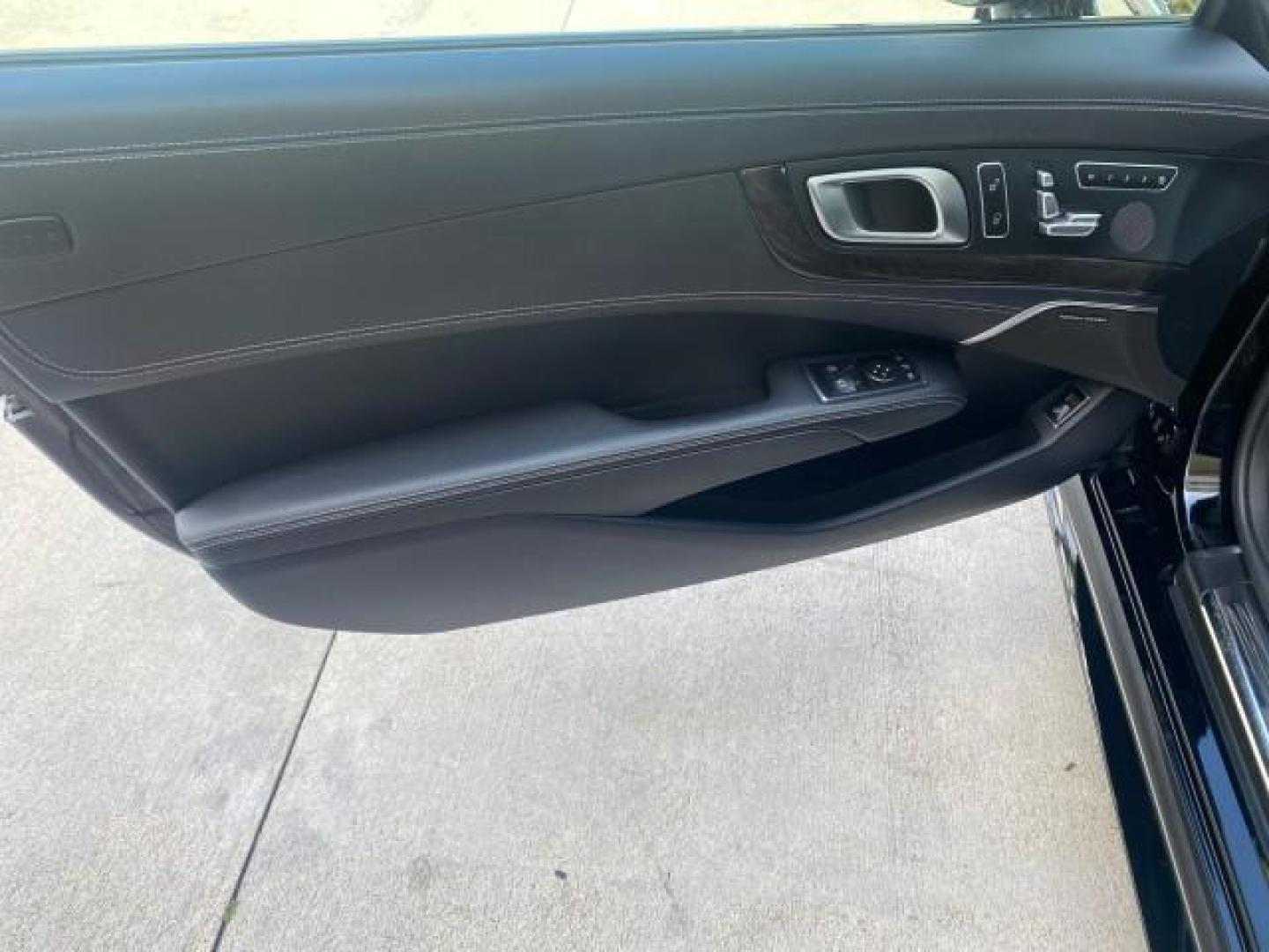 2020 Black /Black Mercedes-Benz SL 450 1 OWNER LOW MILES 18,591 (W1KJK6GA6LF) with an 3.0L Bi-Turbo V6 Engine engine, Automatic transmission, located at 4701 North Dixie Hwy, Pompano Beach, FL, 33064, (954) 422-2889, 26.240938, -80.123474 - OUR WEBPAGE FLORIDACARS1.COM HAS OVER 100 PHOTOS AND FREE CARFAX LINK 2020 MERCEDES-BENZ SL-CLASS SL 450 VIN: W1KJK6GA6LF060243 W 1 K J K 6 G A 6 L F 0 6 0 2 4 3 CONVERTIBLE HARD TOP 3.0L V6 GASOLINE REAR WHEEL DRIVE Highlighted Features AMG PACKAGE HARD TOP RETRACTABLE WITH SUNROOF AMBIENT LIGHTING - Photo#32