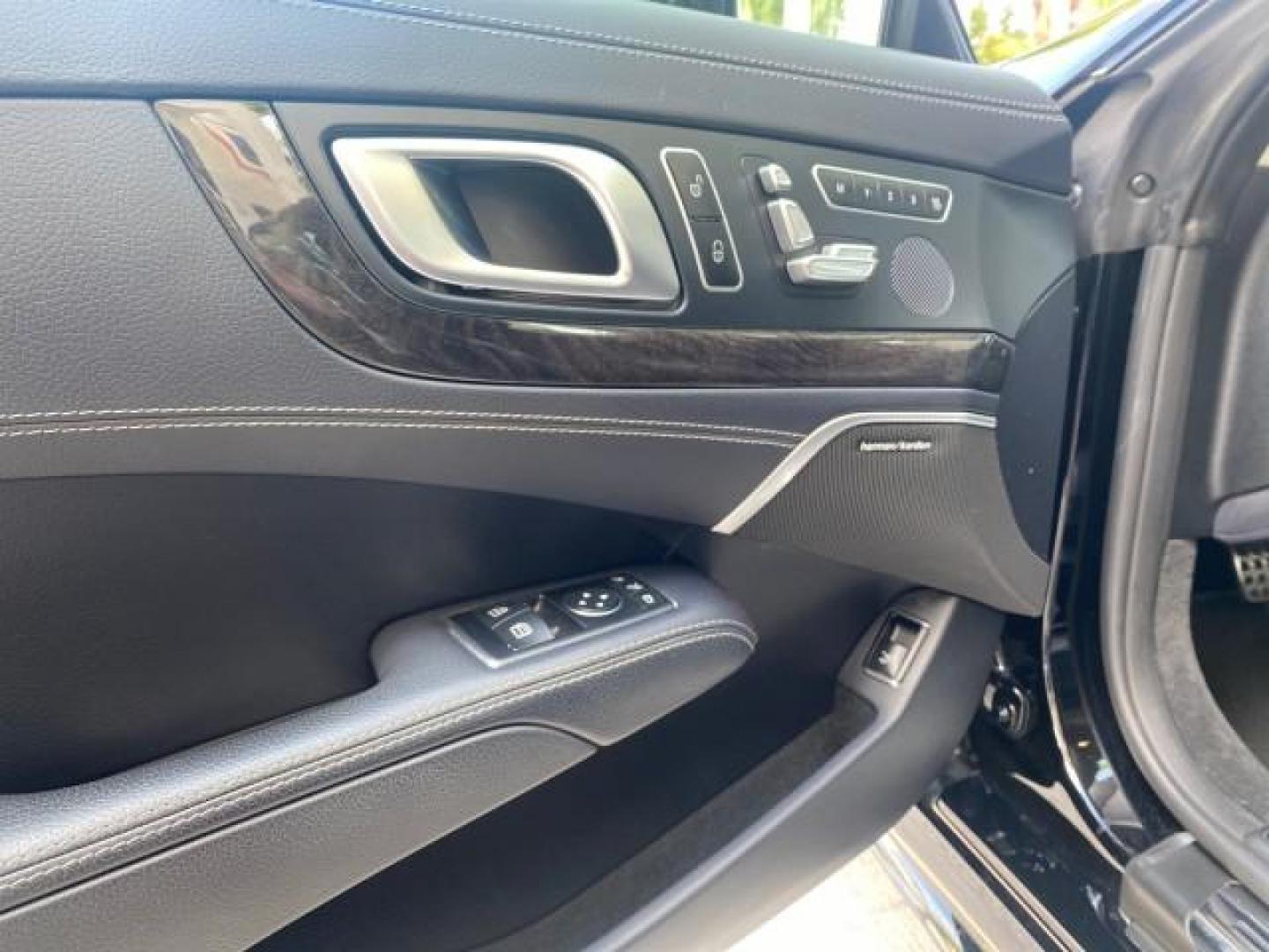2020 Black /Black Mercedes-Benz SL 450 1 OWNER LOW MILES 18,591 (W1KJK6GA6LF) with an 3.0L Bi-Turbo V6 Engine engine, Automatic transmission, located at 4701 North Dixie Hwy, Pompano Beach, FL, 33064, (954) 422-2889, 26.240938, -80.123474 - OUR WEBPAGE FLORIDACARS1.COM HAS OVER 100 PHOTOS AND FREE CARFAX LINK 2020 MERCEDES-BENZ SL-CLASS SL 450 VIN: W1KJK6GA6LF060243 W 1 K J K 6 G A 6 L F 0 6 0 2 4 3 CONVERTIBLE HARD TOP 3.0L V6 GASOLINE REAR WHEEL DRIVE Highlighted Features AMG PACKAGE HARD TOP RETRACTABLE WITH SUNROOF AMBIENT LIGHTING - Photo#33