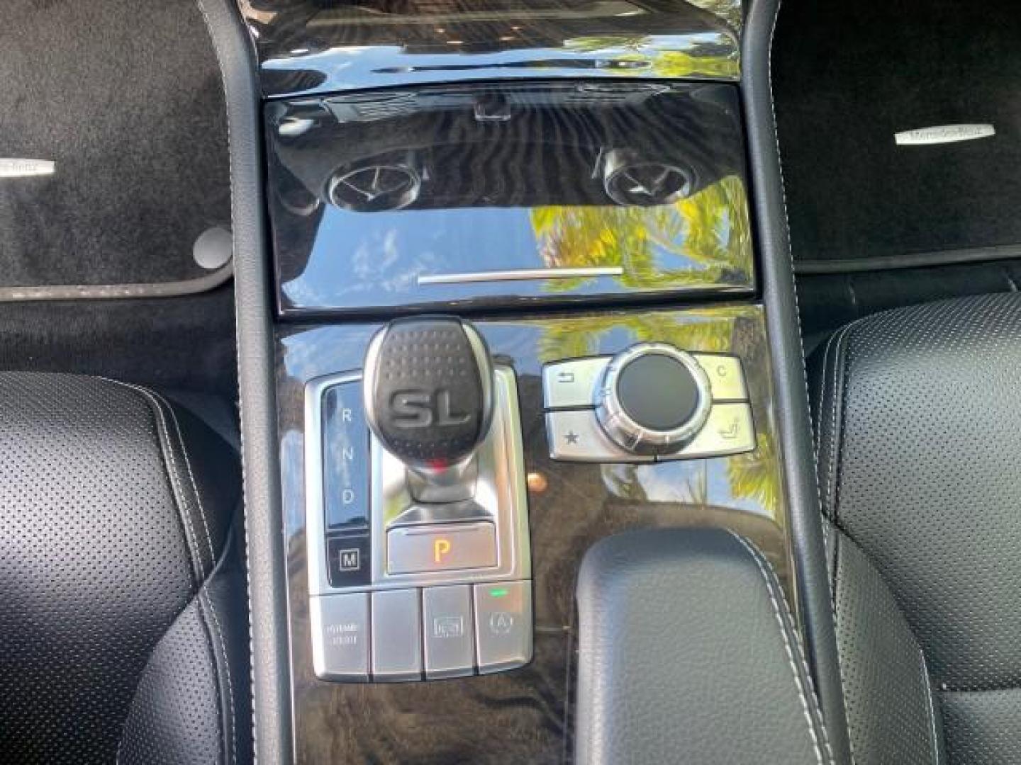 2020 Black /Black Mercedes-Benz SL 450 1 OWNER LOW MILES 18,591 (W1KJK6GA6LF) with an 3.0L Bi-Turbo V6 Engine engine, Automatic transmission, located at 4701 North Dixie Hwy, Pompano Beach, FL, 33064, (954) 422-2889, 26.240938, -80.123474 - OUR WEBPAGE FLORIDACARS1.COM HAS OVER 100 PHOTOS AND FREE CARFAX LINK 2020 MERCEDES-BENZ SL-CLASS SL 450 VIN: W1KJK6GA6LF060243 W 1 K J K 6 G A 6 L F 0 6 0 2 4 3 CONVERTIBLE HARD TOP 3.0L V6 GASOLINE REAR WHEEL DRIVE Highlighted Features AMG PACKAGE HARD TOP RETRACTABLE WITH SUNROOF AMBIENT LIGHTING - Photo#54