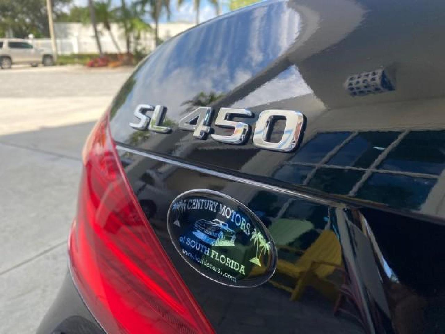 2020 Black /Black Mercedes-Benz SL 450 1 OWNER LOW MILES 18,591 (W1KJK6GA6LF) with an 3.0L Bi-Turbo V6 Engine engine, Automatic transmission, located at 4701 North Dixie Hwy, Pompano Beach, FL, 33064, (954) 422-2889, 26.240938, -80.123474 - OUR WEBPAGE FLORIDACARS1.COM HAS OVER 100 PHOTOS AND FREE CARFAX LINK 2020 MERCEDES-BENZ SL-CLASS SL 450 VIN: W1KJK6GA6LF060243 W 1 K J K 6 G A 6 L F 0 6 0 2 4 3 CONVERTIBLE HARD TOP 3.0L V6 GASOLINE REAR WHEEL DRIVE Highlighted Features AMG PACKAGE HARD TOP RETRACTABLE WITH SUNROOF AMBIENT LIGHTING - Photo#77