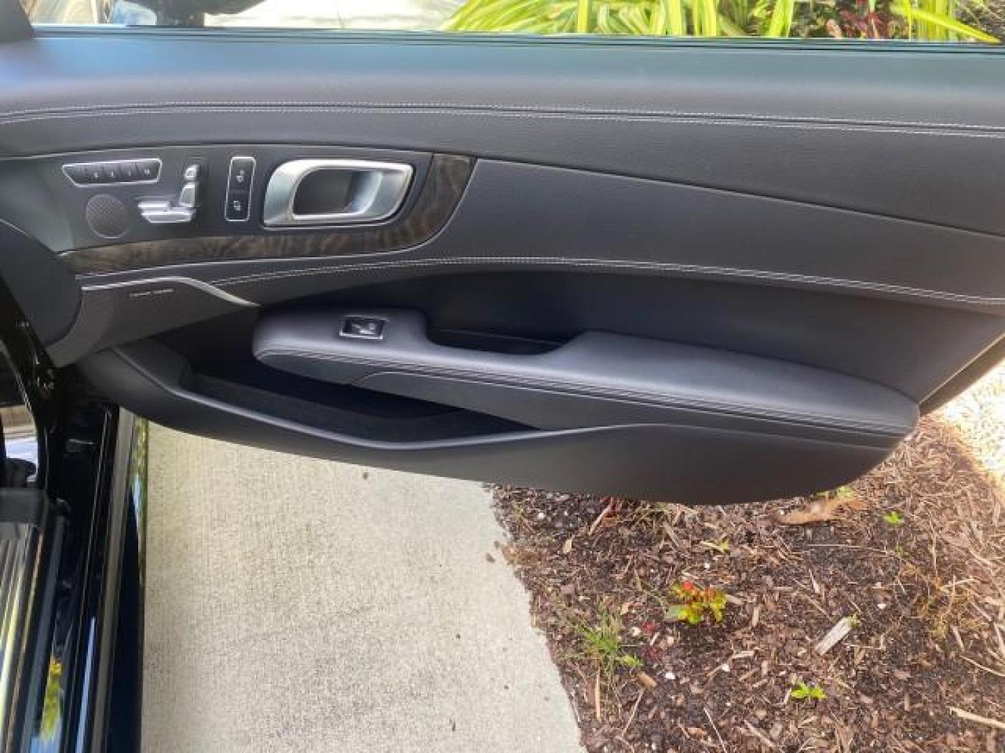 2020 Black /Black Mercedes-Benz SL 450 1 OWNER LOW MILES 18,591 (W1KJK6GA6LF) with an 3.0L Bi-Turbo V6 Engine engine, Automatic transmission, located at 4701 North Dixie Hwy, Pompano Beach, FL, 33064, (954) 422-2889, 26.240938, -80.123474 - OUR WEBPAGE FLORIDACARS1.COM HAS OVER 100 PHOTOS AND FREE CARFAX LINK 2020 MERCEDES-BENZ SL-CLASS SL 450 VIN: W1KJK6GA6LF060243 W 1 K J K 6 G A 6 L F 0 6 0 2 4 3 CONVERTIBLE HARD TOP 3.0L V6 GASOLINE REAR WHEEL DRIVE Highlighted Features AMG PACKAGE HARD TOP RETRACTABLE WITH SUNROOF AMBIENT LIGHTING - Photo#93