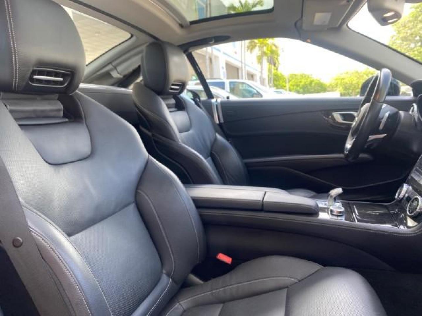 2020 Black /Black Mercedes-Benz SL 450 1 OWNER LOW MILES 18,591 (W1KJK6GA6LF) with an 3.0L Bi-Turbo V6 Engine engine, Automatic transmission, located at 4701 North Dixie Hwy, Pompano Beach, FL, 33064, (954) 422-2889, 26.240938, -80.123474 - OUR WEBPAGE FLORIDACARS1.COM HAS OVER 100 PHOTOS AND FREE CARFAX LINK 2020 MERCEDES-BENZ SL-CLASS SL 450 VIN: W1KJK6GA6LF060243 W 1 K J K 6 G A 6 L F 0 6 0 2 4 3 CONVERTIBLE HARD TOP 3.0L V6 GASOLINE REAR WHEEL DRIVE Highlighted Features AMG PACKAGE HARD TOP RETRACTABLE WITH SUNROOF AMBIENT LIGHTING - Photo#97