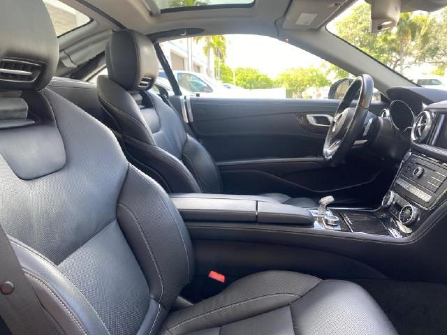 2020 Black /Black Mercedes-Benz SL 450 1 OWNER LOW MILES 18,591 (W1KJK6GA6LF) with an 3.0L Bi-Turbo V6 Engine engine, Automatic transmission, located at 4701 North Dixie Hwy, Pompano Beach, FL, 33064, (954) 422-2889, 26.240938, -80.123474 - OUR WEBPAGE FLORIDACARS1.COM HAS OVER 100 PHOTOS AND FREE CARFAX LINK 2020 MERCEDES-BENZ SL-CLASS SL 450 VIN: W1KJK6GA6LF060243 W 1 K J K 6 G A 6 L F 0 6 0 2 4 3 CONVERTIBLE HARD TOP 3.0L V6 GASOLINE REAR WHEEL DRIVE Highlighted Features AMG PACKAGE HARD TOP RETRACTABLE WITH SUNROOF AMBIENT LIGHTING - Photo#98