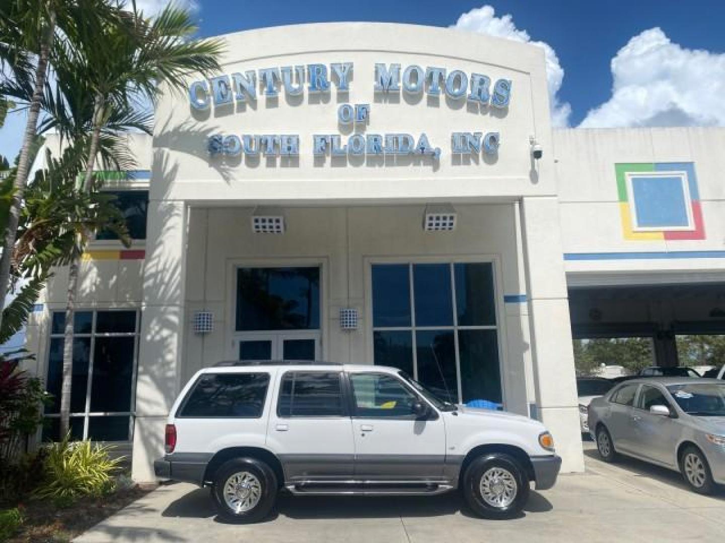 1999 Oxford White /Prairie Tan Mercury Mountaineer 1 OWNER FL LOW MILES (4M2DU52P6XU) with an 5.0L SEFI V8 Engine engine, Automatic transmission, located at 4701 North Dixie Hwy, Pompano Beach, FL, 33064, (954) 422-2889, 26.240938, -80.123474 - OUR WEBPAGE FLORIDACARS1.COM HAS OVER 100 PHOTOS AND FREE CARFAX LINK 1999 MERCURY MOUNTAINEER VIN: 4M2DU52P6XUJ01084 4 M 2 D U 5 2 P 6 X U J 0 1 0 8 4 4 DOOR WAGON/SPORT UTILITY WE ORDERED A NEW GLOVE BOX COVER 5.0L V8 F GASOLINE REAR WHEEL DRIVE Top Features Alloy Wheels Leather Seats Running Boar - Photo#0