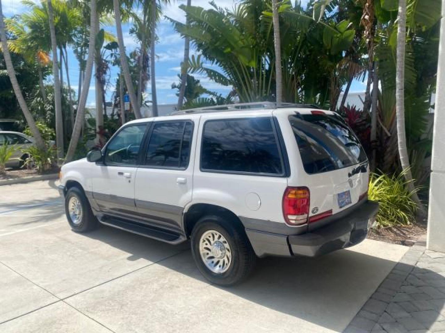 1999 Oxford White /Prairie Tan Mercury Mountaineer 1 OWNER FL LOW MILES (4M2DU52P6XU) with an 5.0L SEFI V8 Engine engine, Automatic transmission, located at 4701 North Dixie Hwy, Pompano Beach, FL, 33064, (954) 422-2889, 26.240938, -80.123474 - OUR WEBPAGE FLORIDACARS1.COM HAS OVER 100 PHOTOS AND FREE CARFAX LINK 1999 MERCURY MOUNTAINEER VIN: 4M2DU52P6XUJ01084 4 M 2 D U 5 2 P 6 X U J 0 1 0 8 4 4 DOOR WAGON/SPORT UTILITY WE ORDERED A NEW GLOVE BOX COVER 5.0L V8 F GASOLINE REAR WHEEL DRIVE Top Features Alloy Wheels Leather Seats Running Boar - Photo#5