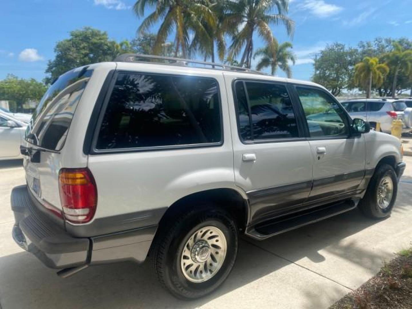 1999 Oxford White /Prairie Tan Mercury Mountaineer 1 OWNER FL LOW MILES (4M2DU52P6XU) with an 5.0L SEFI V8 Engine engine, Automatic transmission, located at 4701 North Dixie Hwy, Pompano Beach, FL, 33064, (954) 422-2889, 26.240938, -80.123474 - OUR WEBPAGE FLORIDACARS1.COM HAS OVER 100 PHOTOS AND FREE CARFAX LINK 1999 MERCURY MOUNTAINEER VIN: 4M2DU52P6XUJ01084 4 M 2 D U 5 2 P 6 X U J 0 1 0 8 4 4 DOOR WAGON/SPORT UTILITY WE ORDERED A NEW GLOVE BOX COVER 5.0L V8 F GASOLINE REAR WHEEL DRIVE Top Features Alloy Wheels Leather Seats Running Boar - Photo#7