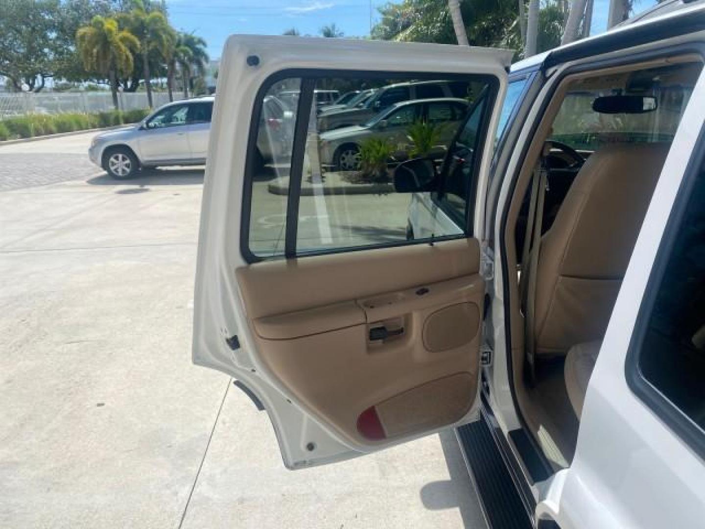 1999 Oxford White /Prairie Tan Mercury Mountaineer 1 OWNER FL LOW MILES (4M2DU52P6XU) with an 5.0L SEFI V8 Engine engine, Automatic transmission, located at 4701 North Dixie Hwy, Pompano Beach, FL, 33064, (954) 422-2889, 26.240938, -80.123474 - OUR WEBPAGE FLORIDACARS1.COM HAS OVER 100 PHOTOS AND FREE CARFAX LINK 1999 MERCURY MOUNTAINEER VIN: 4M2DU52P6XUJ01084 4 M 2 D U 5 2 P 6 X U J 0 1 0 8 4 4 DOOR WAGON/SPORT UTILITY WE ORDERED A NEW GLOVE BOX COVER 5.0L V8 F GASOLINE REAR WHEEL DRIVE Top Features Alloy Wheels Leather Seats Running Boar - Photo#13