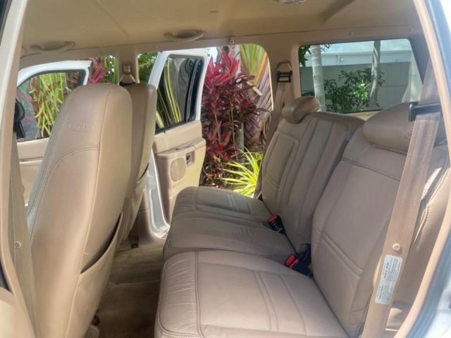 1999 Oxford White /Prairie Tan Mercury Mountaineer 1 OWNER FL LOW MILES (4M2DU52P6XU) with an 5.0L SEFI V8 Engine engine, Automatic transmission, located at 4701 North Dixie Hwy, Pompano Beach, FL, 33064, (954) 422-2889, 26.240938, -80.123474 - OUR WEBPAGE FLORIDACARS1.COM HAS OVER 100 PHOTOS AND FREE CARFAX LINK 1999 MERCURY MOUNTAINEER VIN: 4M2DU52P6XUJ01084 4 M 2 D U 5 2 P 6 X U J 0 1 0 8 4 4 DOOR WAGON/SPORT UTILITY WE ORDERED A NEW GLOVE BOX COVER 5.0L V8 F GASOLINE REAR WHEEL DRIVE Top Features Alloy Wheels Leather Seats Running Boar - Photo#14