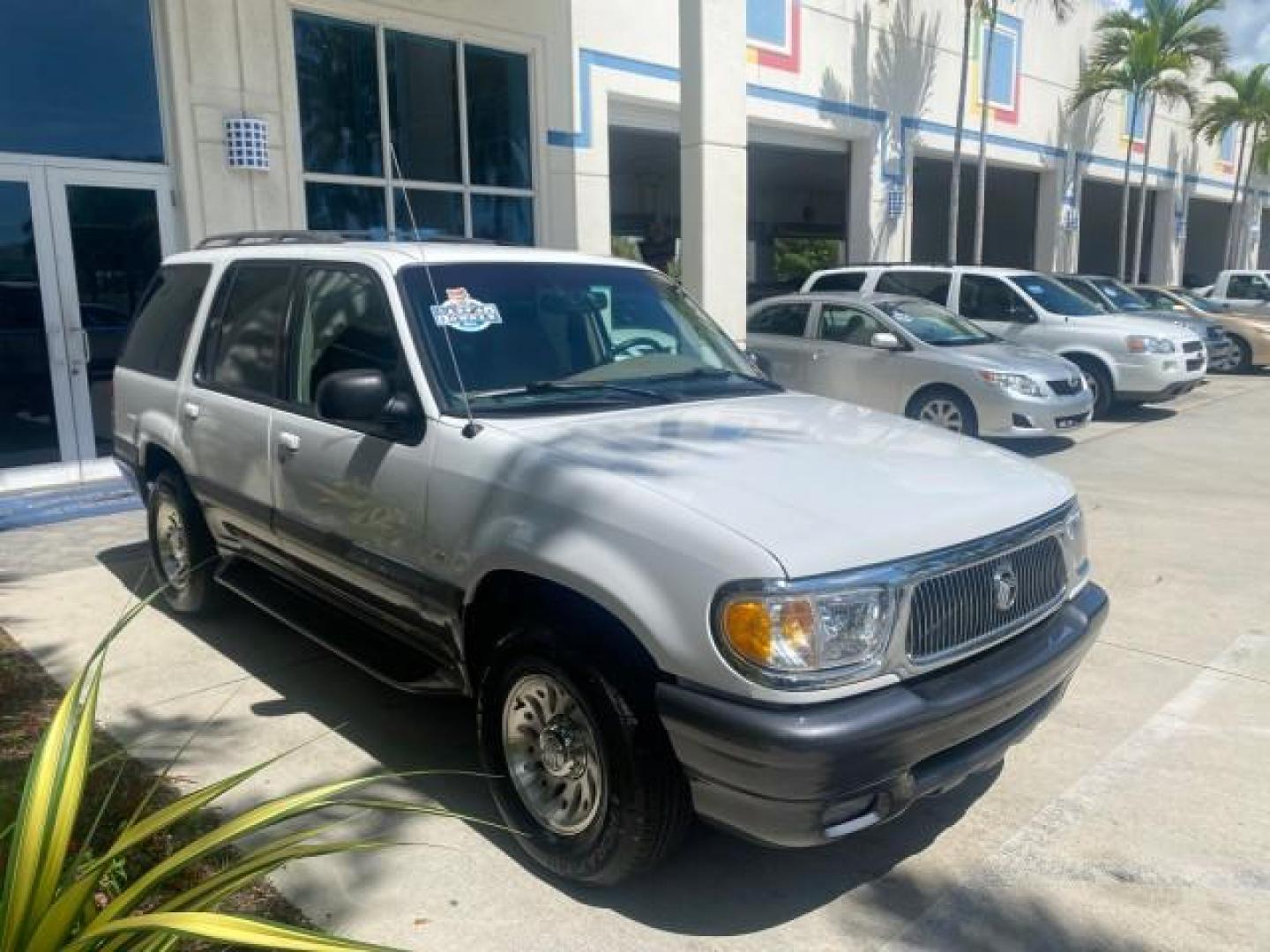 1999 Oxford White /Prairie Tan Mercury Mountaineer 1 OWNER FL LOW MILES (4M2DU52P6XU) with an 5.0L SEFI V8 Engine engine, Automatic transmission, located at 4701 North Dixie Hwy, Pompano Beach, FL, 33064, (954) 422-2889, 26.240938, -80.123474 - OUR WEBPAGE FLORIDACARS1.COM HAS OVER 100 PHOTOS AND FREE CARFAX LINK 1999 MERCURY MOUNTAINEER VIN: 4M2DU52P6XUJ01084 4 M 2 D U 5 2 P 6 X U J 0 1 0 8 4 4 DOOR WAGON/SPORT UTILITY WE ORDERED A NEW GLOVE BOX COVER 5.0L V8 F GASOLINE REAR WHEEL DRIVE Top Features Alloy Wheels Leather Seats Running Boar - Photo#24
