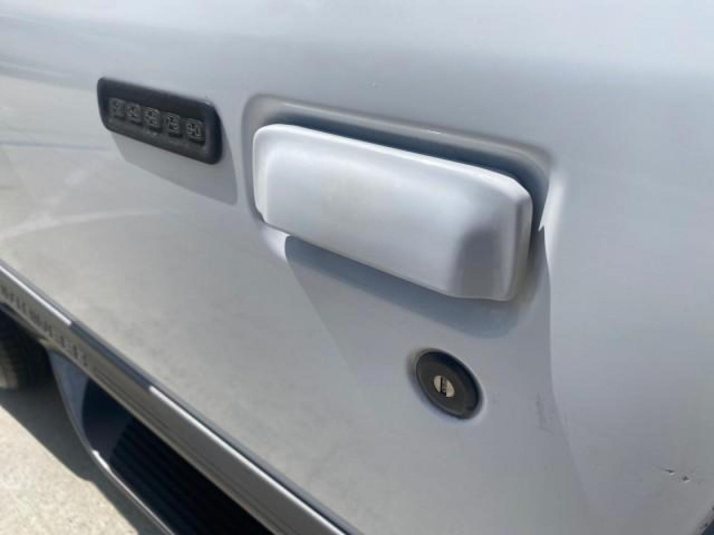 1999 Oxford White /Prairie Tan Mercury Mountaineer 1 OWNER FL LOW MILES (4M2DU52P6XU) with an 5.0L SEFI V8 Engine engine, Automatic transmission, located at 4701 North Dixie Hwy, Pompano Beach, FL, 33064, (954) 422-2889, 26.240938, -80.123474 - OUR WEBPAGE FLORIDACARS1.COM HAS OVER 100 PHOTOS AND FREE CARFAX LINK 1999 MERCURY MOUNTAINEER VIN: 4M2DU52P6XUJ01084 4 M 2 D U 5 2 P 6 X U J 0 1 0 8 4 4 DOOR WAGON/SPORT UTILITY WE ORDERED A NEW GLOVE BOX COVER 5.0L V8 F GASOLINE REAR WHEEL DRIVE Top Features Alloy Wheels Leather Seats Running Boar - Photo#28