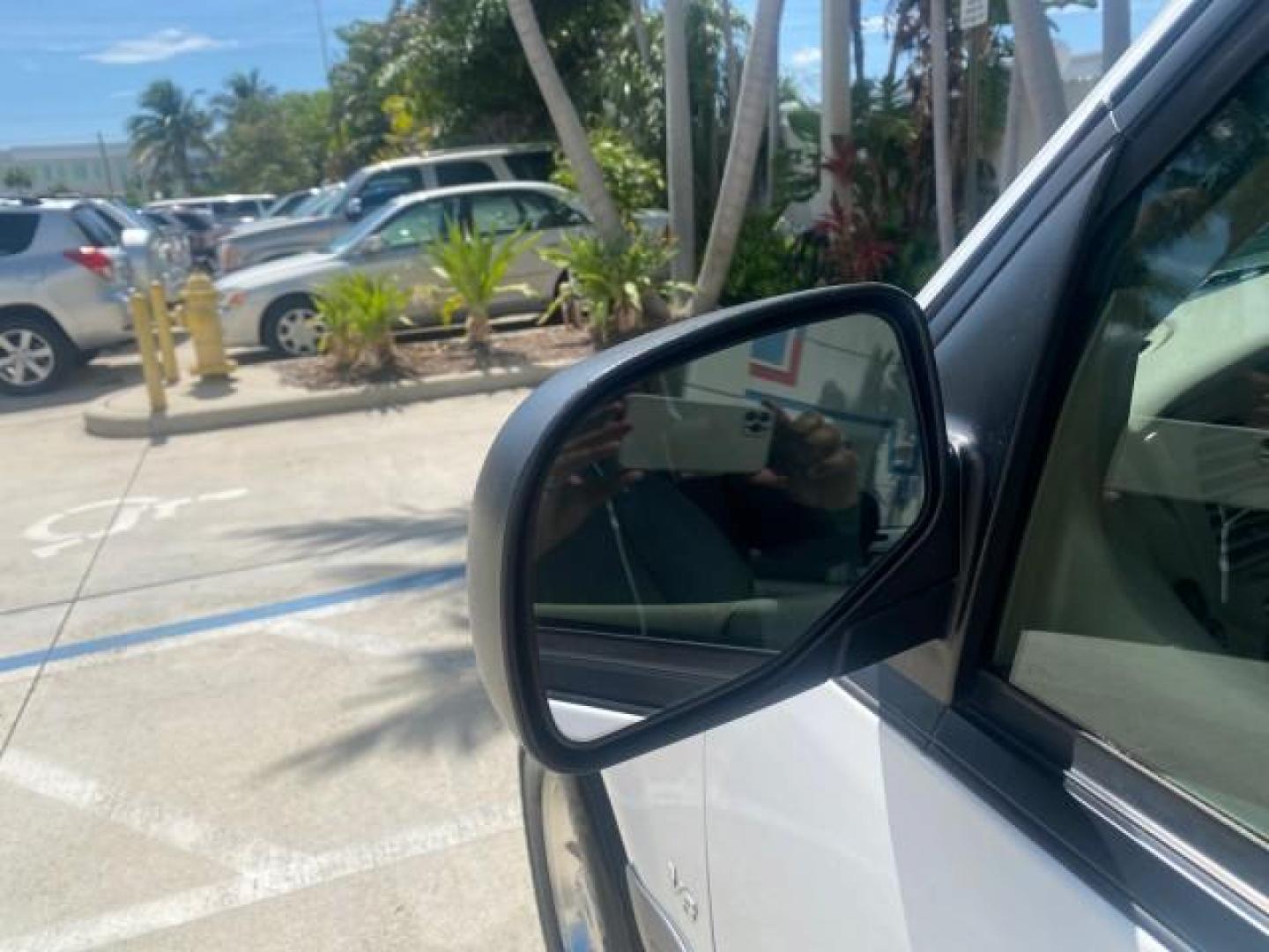 1999 Oxford White /Prairie Tan Mercury Mountaineer 1 OWNER FL LOW MILES (4M2DU52P6XU) with an 5.0L SEFI V8 Engine engine, Automatic transmission, located at 4701 North Dixie Hwy, Pompano Beach, FL, 33064, (954) 422-2889, 26.240938, -80.123474 - OUR WEBPAGE FLORIDACARS1.COM HAS OVER 100 PHOTOS AND FREE CARFAX LINK 1999 MERCURY MOUNTAINEER VIN: 4M2DU52P6XUJ01084 4 M 2 D U 5 2 P 6 X U J 0 1 0 8 4 4 DOOR WAGON/SPORT UTILITY WE ORDERED A NEW GLOVE BOX COVER 5.0L V8 F GASOLINE REAR WHEEL DRIVE Top Features Alloy Wheels Leather Seats Running Boar - Photo#32