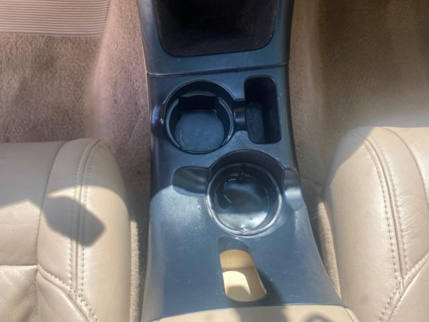 1999 Oxford White /Prairie Tan Mercury Mountaineer 1 OWNER FL LOW MILES (4M2DU52P6XU) with an 5.0L SEFI V8 Engine engine, Automatic transmission, located at 4701 North Dixie Hwy, Pompano Beach, FL, 33064, (954) 422-2889, 26.240938, -80.123474 - OUR WEBPAGE FLORIDACARS1.COM HAS OVER 100 PHOTOS AND FREE CARFAX LINK 1999 MERCURY MOUNTAINEER VIN: 4M2DU52P6XUJ01084 4 M 2 D U 5 2 P 6 X U J 0 1 0 8 4 4 DOOR WAGON/SPORT UTILITY WE ORDERED A NEW GLOVE BOX COVER 5.0L V8 F GASOLINE REAR WHEEL DRIVE Top Features Alloy Wheels Leather Seats Running Boar - Photo#52