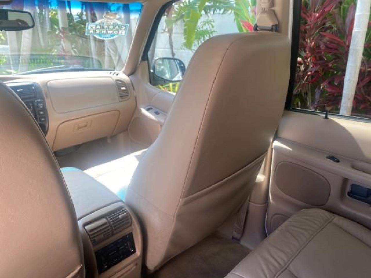 1999 Oxford White /Prairie Tan Mercury Mountaineer 1 OWNER FL LOW MILES (4M2DU52P6XU) with an 5.0L SEFI V8 Engine engine, Automatic transmission, located at 4701 North Dixie Hwy, Pompano Beach, FL, 33064, (954) 422-2889, 26.240938, -80.123474 - OUR WEBPAGE FLORIDACARS1.COM HAS OVER 100 PHOTOS AND FREE CARFAX LINK 1999 MERCURY MOUNTAINEER VIN: 4M2DU52P6XUJ01084 4 M 2 D U 5 2 P 6 X U J 0 1 0 8 4 4 DOOR WAGON/SPORT UTILITY WE ORDERED A NEW GLOVE BOX COVER 5.0L V8 F GASOLINE REAR WHEEL DRIVE Top Features Alloy Wheels Leather Seats Running Boar - Photo#73