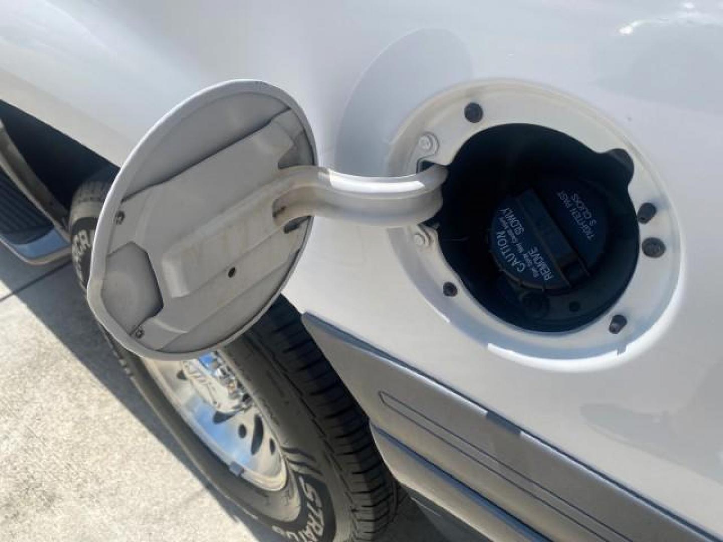 1999 Oxford White /Prairie Tan Mercury Mountaineer 1 OWNER FL LOW MILES (4M2DU52P6XU) with an 5.0L SEFI V8 Engine engine, Automatic transmission, located at 4701 North Dixie Hwy, Pompano Beach, FL, 33064, (954) 422-2889, 26.240938, -80.123474 - OUR WEBPAGE FLORIDACARS1.COM HAS OVER 100 PHOTOS AND FREE CARFAX LINK 1999 MERCURY MOUNTAINEER VIN: 4M2DU52P6XUJ01084 4 M 2 D U 5 2 P 6 X U J 0 1 0 8 4 4 DOOR WAGON/SPORT UTILITY WE ORDERED A NEW GLOVE BOX COVER 5.0L V8 F GASOLINE REAR WHEEL DRIVE Top Features Alloy Wheels Leather Seats Running Boar - Photo#77