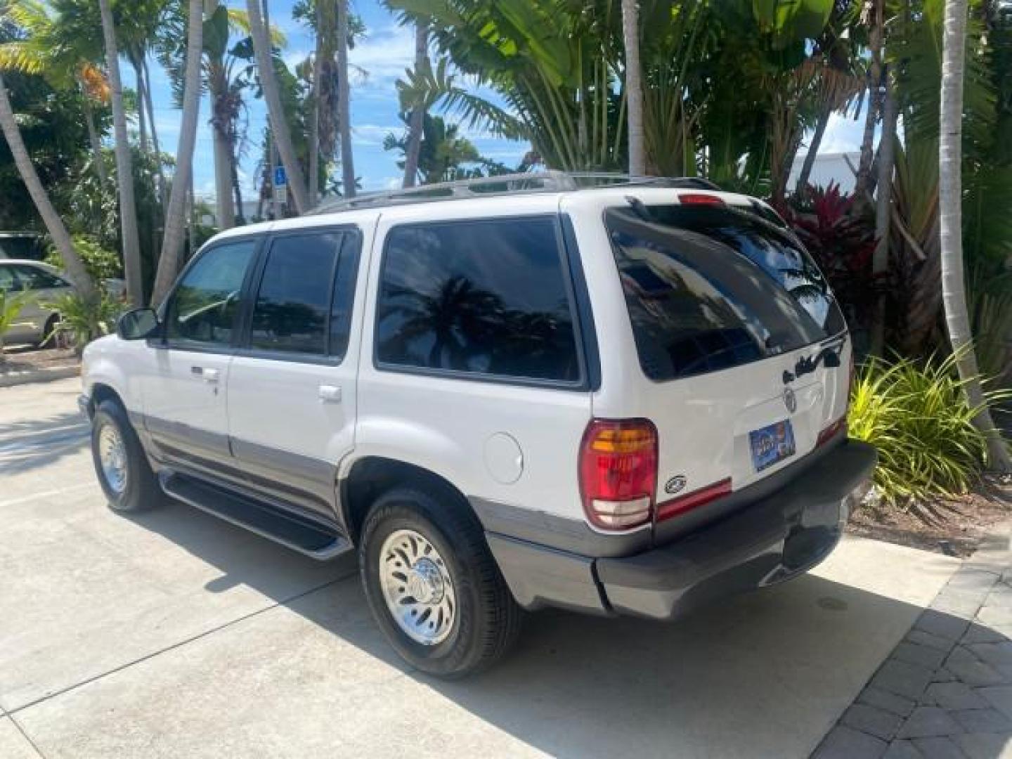 1999 Oxford White /Prairie Tan Mercury Mountaineer 1 OWNER FL LOW MILES (4M2DU52P6XU) with an 5.0L SEFI V8 Engine engine, Automatic transmission, located at 4701 North Dixie Hwy, Pompano Beach, FL, 33064, (954) 422-2889, 26.240938, -80.123474 - OUR WEBPAGE FLORIDACARS1.COM HAS OVER 100 PHOTOS AND FREE CARFAX LINK 1999 MERCURY MOUNTAINEER VIN: 4M2DU52P6XUJ01084 4 M 2 D U 5 2 P 6 X U J 0 1 0 8 4 4 DOOR WAGON/SPORT UTILITY WE ORDERED A NEW GLOVE BOX COVER 5.0L V8 F GASOLINE REAR WHEEL DRIVE Top Features Alloy Wheels Leather Seats Running Boar - Photo#78