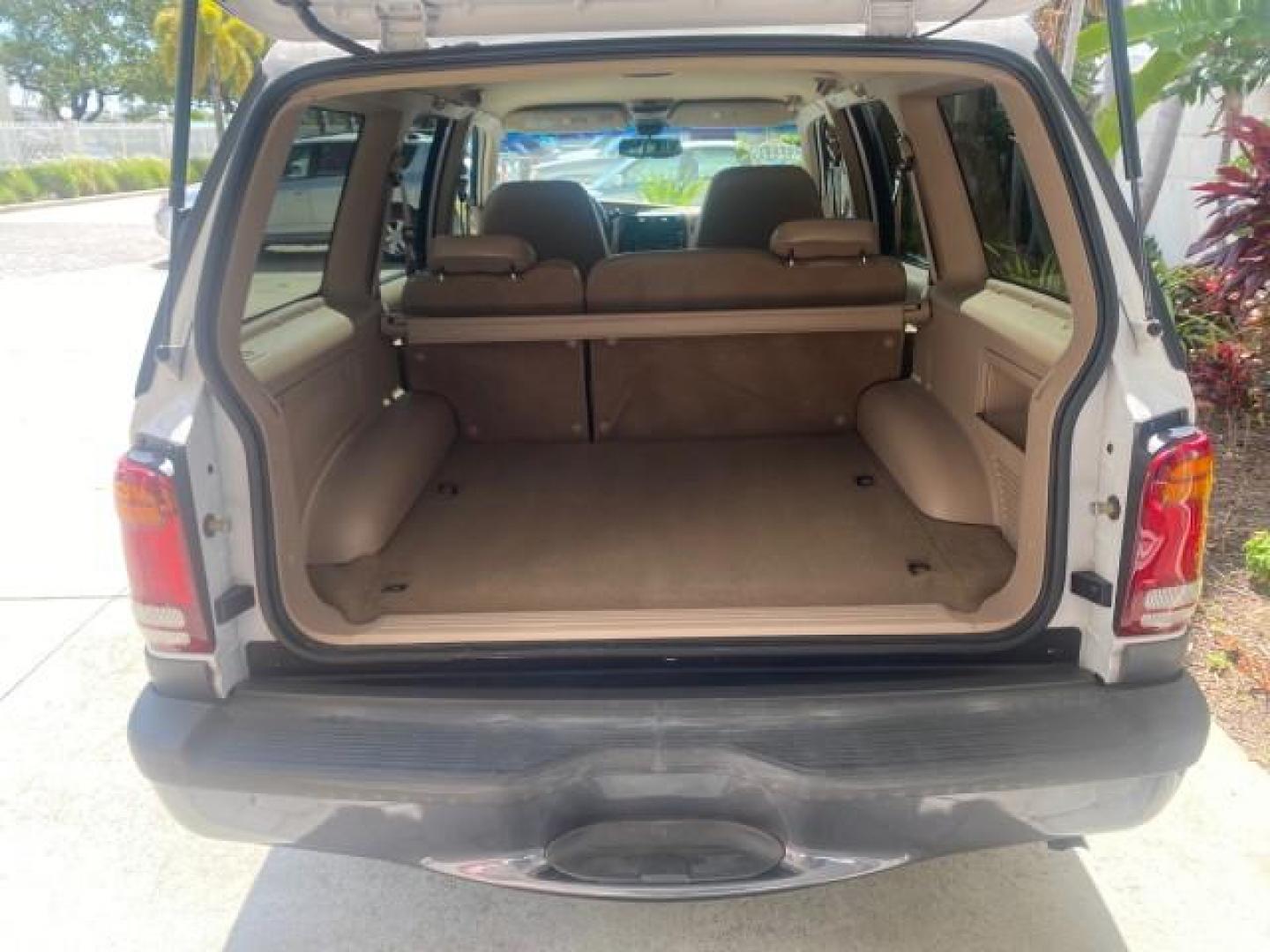 1999 Oxford White /Prairie Tan Mercury Mountaineer 1 OWNER FL LOW MILES (4M2DU52P6XU) with an 5.0L SEFI V8 Engine engine, Automatic transmission, located at 4701 North Dixie Hwy, Pompano Beach, FL, 33064, (954) 422-2889, 26.240938, -80.123474 - OUR WEBPAGE FLORIDACARS1.COM HAS OVER 100 PHOTOS AND FREE CARFAX LINK 1999 MERCURY MOUNTAINEER VIN: 4M2DU52P6XUJ01084 4 M 2 D U 5 2 P 6 X U J 0 1 0 8 4 4 DOOR WAGON/SPORT UTILITY WE ORDERED A NEW GLOVE BOX COVER 5.0L V8 F GASOLINE REAR WHEEL DRIVE Top Features Alloy Wheels Leather Seats Running Boar - Photo#84