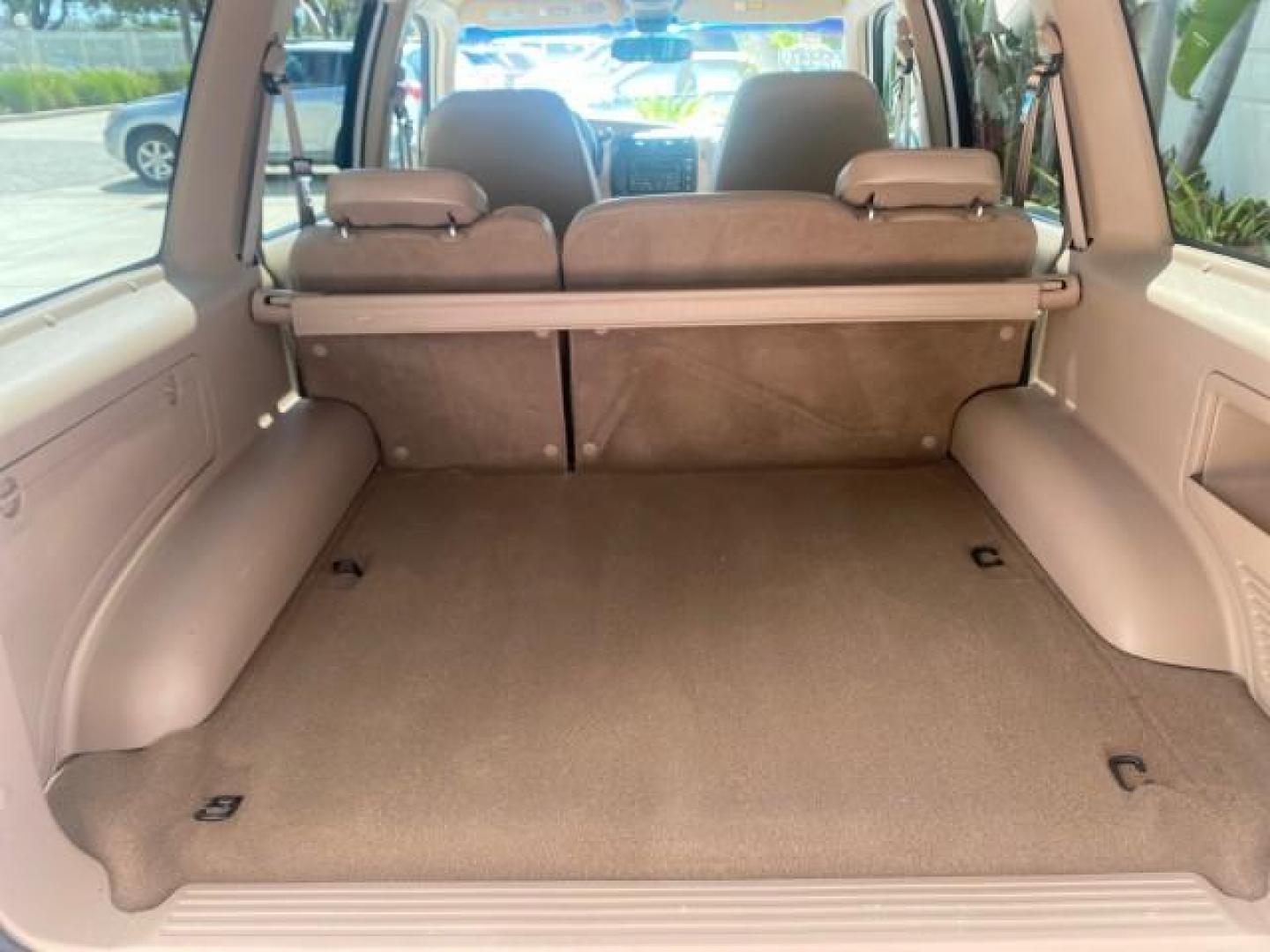 1999 Oxford White /Prairie Tan Mercury Mountaineer 1 OWNER FL LOW MILES (4M2DU52P6XU) with an 5.0L SEFI V8 Engine engine, Automatic transmission, located at 4701 North Dixie Hwy, Pompano Beach, FL, 33064, (954) 422-2889, 26.240938, -80.123474 - OUR WEBPAGE FLORIDACARS1.COM HAS OVER 100 PHOTOS AND FREE CARFAX LINK 1999 MERCURY MOUNTAINEER VIN: 4M2DU52P6XUJ01084 4 M 2 D U 5 2 P 6 X U J 0 1 0 8 4 4 DOOR WAGON/SPORT UTILITY WE ORDERED A NEW GLOVE BOX COVER 5.0L V8 F GASOLINE REAR WHEEL DRIVE Top Features Alloy Wheels Leather Seats Running Boar - Photo#85