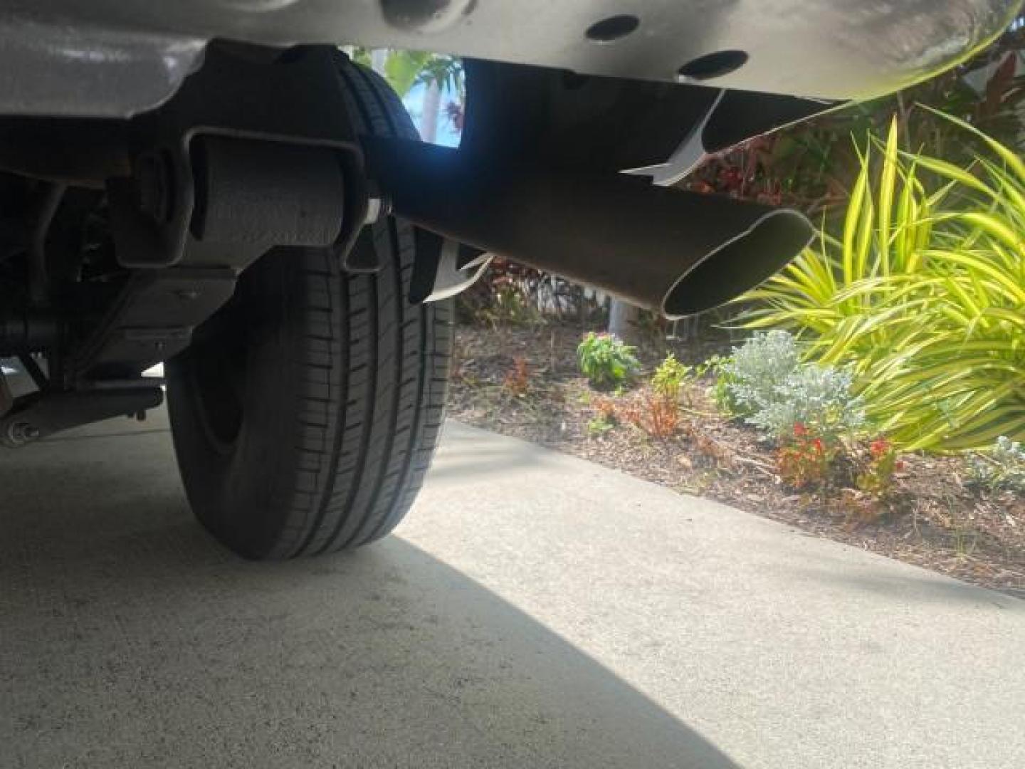 1999 Oxford White /Prairie Tan Mercury Mountaineer 1 OWNER FL LOW MILES (4M2DU52P6XU) with an 5.0L SEFI V8 Engine engine, Automatic transmission, located at 4701 North Dixie Hwy, Pompano Beach, FL, 33064, (954) 422-2889, 26.240938, -80.123474 - OUR WEBPAGE FLORIDACARS1.COM HAS OVER 100 PHOTOS AND FREE CARFAX LINK 1999 MERCURY MOUNTAINEER VIN: 4M2DU52P6XUJ01084 4 M 2 D U 5 2 P 6 X U J 0 1 0 8 4 4 DOOR WAGON/SPORT UTILITY WE ORDERED A NEW GLOVE BOX COVER 5.0L V8 F GASOLINE REAR WHEEL DRIVE Top Features Alloy Wheels Leather Seats Running Boar - Photo#87