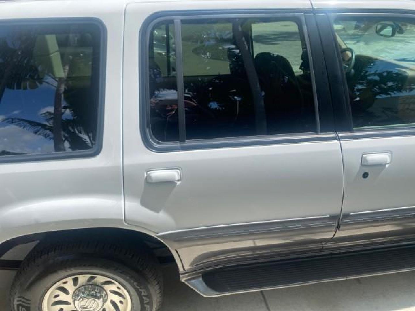 1999 Oxford White /Prairie Tan Mercury Mountaineer 1 OWNER FL LOW MILES (4M2DU52P6XU) with an 5.0L SEFI V8 Engine engine, Automatic transmission, located at 4701 North Dixie Hwy, Pompano Beach, FL, 33064, (954) 422-2889, 26.240938, -80.123474 - OUR WEBPAGE FLORIDACARS1.COM HAS OVER 100 PHOTOS AND FREE CARFAX LINK 1999 MERCURY MOUNTAINEER VIN: 4M2DU52P6XUJ01084 4 M 2 D U 5 2 P 6 X U J 0 1 0 8 4 4 DOOR WAGON/SPORT UTILITY WE ORDERED A NEW GLOVE BOX COVER 5.0L V8 F GASOLINE REAR WHEEL DRIVE Top Features Alloy Wheels Leather Seats Running Boar - Photo#90