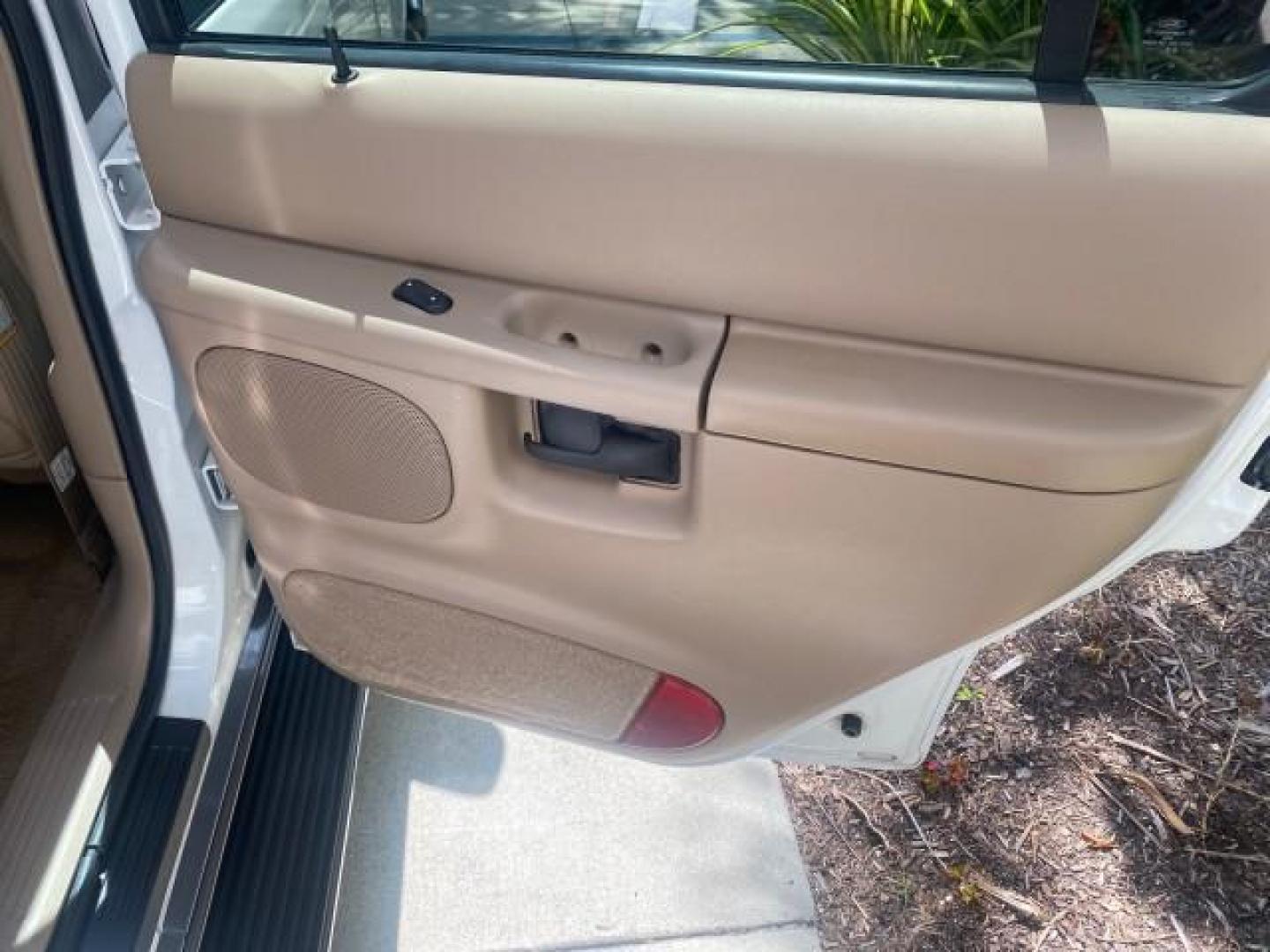 1999 Oxford White /Prairie Tan Mercury Mountaineer 1 OWNER FL LOW MILES (4M2DU52P6XU) with an 5.0L SEFI V8 Engine engine, Automatic transmission, located at 4701 North Dixie Hwy, Pompano Beach, FL, 33064, (954) 422-2889, 26.240938, -80.123474 - OUR WEBPAGE FLORIDACARS1.COM HAS OVER 100 PHOTOS AND FREE CARFAX LINK 1999 MERCURY MOUNTAINEER VIN: 4M2DU52P6XUJ01084 4 M 2 D U 5 2 P 6 X U J 0 1 0 8 4 4 DOOR WAGON/SPORT UTILITY WE ORDERED A NEW GLOVE BOX COVER 5.0L V8 F GASOLINE REAR WHEEL DRIVE Top Features Alloy Wheels Leather Seats Running Boar - Photo#92