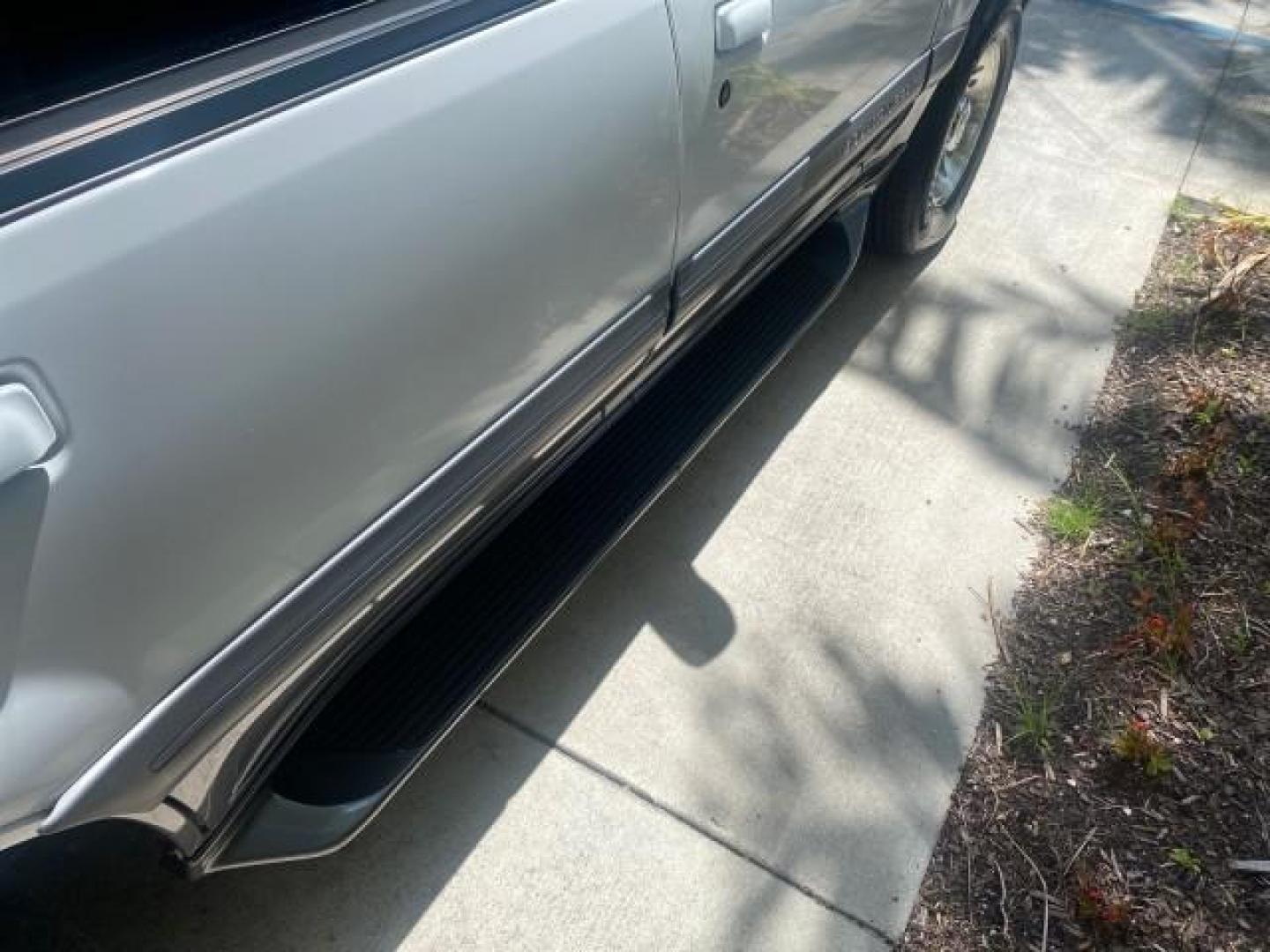 1999 Oxford White /Prairie Tan Mercury Mountaineer 1 OWNER FL LOW MILES (4M2DU52P6XU) with an 5.0L SEFI V8 Engine engine, Automatic transmission, located at 4701 North Dixie Hwy, Pompano Beach, FL, 33064, (954) 422-2889, 26.240938, -80.123474 - OUR WEBPAGE FLORIDACARS1.COM HAS OVER 100 PHOTOS AND FREE CARFAX LINK 1999 MERCURY MOUNTAINEER VIN: 4M2DU52P6XUJ01084 4 M 2 D U 5 2 P 6 X U J 0 1 0 8 4 4 DOOR WAGON/SPORT UTILITY WE ORDERED A NEW GLOVE BOX COVER 5.0L V8 F GASOLINE REAR WHEEL DRIVE Top Features Alloy Wheels Leather Seats Running Boar - Photo#99