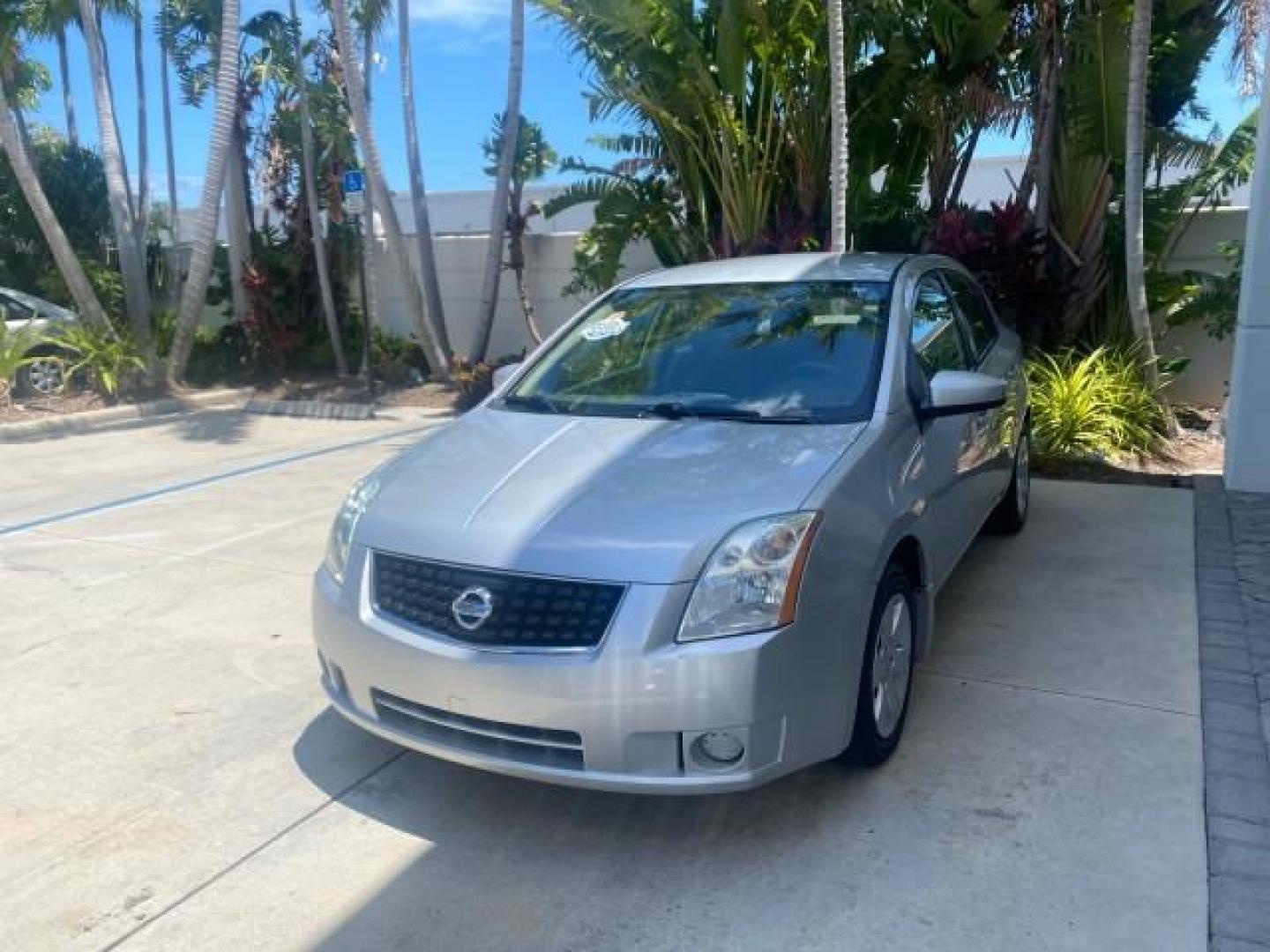 2009 Fresh Powder /Beige Nissan Sentra 2.0 SL 1 OWNER LOW MILES 37,645 (3N1AB61EX9L) with an 2.0L DOHC 16-Valve SMPI I4 Engine engine, Automatic transmission, located at 4701 North Dixie Hwy, Pompano Beach, FL, 33064, (954) 422-2889, 26.240938, -80.123474 - OUR WEBPAGE FLORIDACARS1.COM HAS OVER 100 PHOTOS AND FREE CARFAX LINK 2009 NISSAN SENTRA 2.0 30 MPG VIN: 3N1AB61EX9L688751 3 N 1 A B 6 1 E X 9 L 6 8 8 7 5 1 SEDAN 4 DR 2.0L I4 F DOHC 16V GASOLINE FRONT WHEEL DRIVE Top Features Cloth Seats Basic Features ABS Brakes AM/FM Stereo Air Conditioning Autom - Photo#3