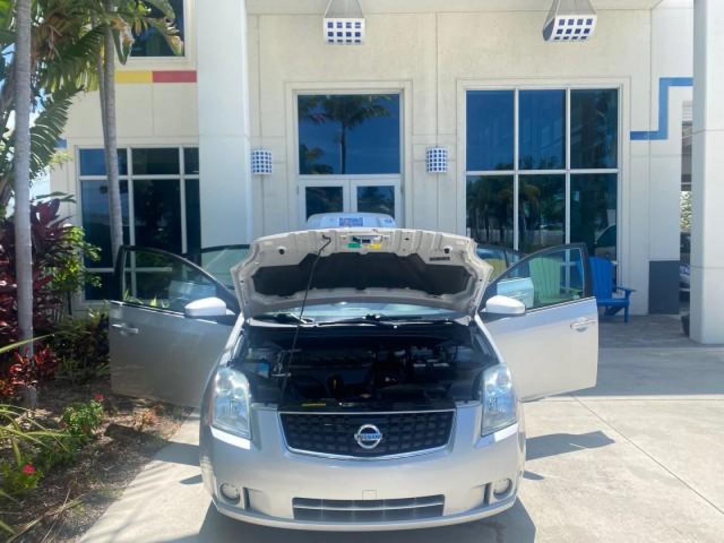 2009 Fresh Powder /Beige Nissan Sentra 2.0 SL 1 OWNER LOW MILES 37,645 (3N1AB61EX9L) with an 2.0L DOHC 16-Valve SMPI I4 Engine engine, Automatic transmission, located at 4701 North Dixie Hwy, Pompano Beach, FL, 33064, (954) 422-2889, 26.240938, -80.123474 - OUR WEBPAGE FLORIDACARS1.COM HAS OVER 100 PHOTOS AND FREE CARFAX LINK 2009 NISSAN SENTRA 2.0 30 MPG VIN: 3N1AB61EX9L688751 3 N 1 A B 6 1 E X 9 L 6 8 8 7 5 1 SEDAN 4 DR 2.0L I4 F DOHC 16V GASOLINE FRONT WHEEL DRIVE Top Features Cloth Seats Basic Features ABS Brakes AM/FM Stereo Air Conditioning Autom - Photo#16
