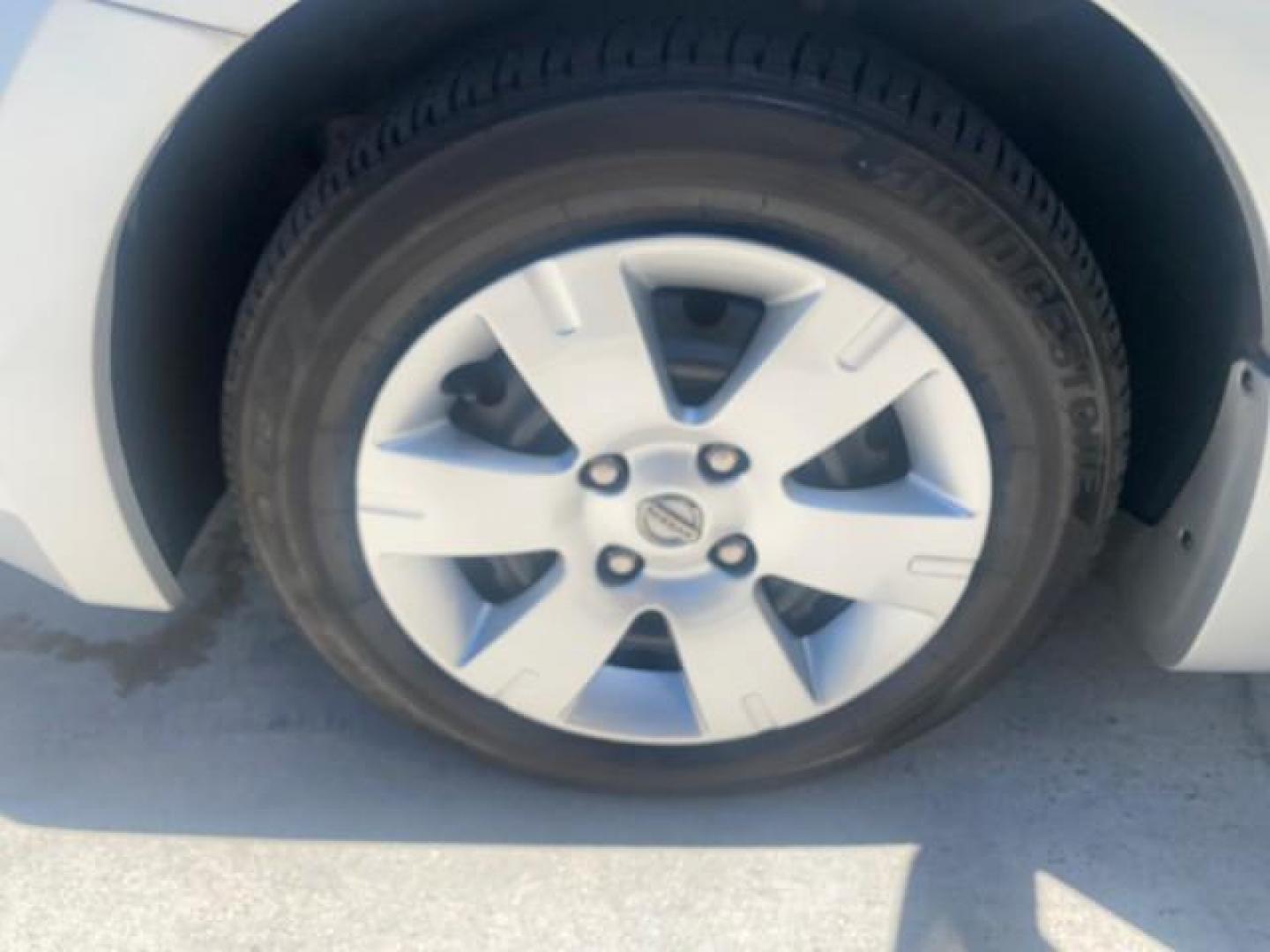 2009 Fresh Powder /Beige Nissan Sentra 2.0 SL 1 OWNER LOW MILES 37,645 (3N1AB61EX9L) with an 2.0L DOHC 16-Valve SMPI I4 Engine engine, Automatic transmission, located at 4701 North Dixie Hwy, Pompano Beach, FL, 33064, (954) 422-2889, 26.240938, -80.123474 - OUR WEBPAGE FLORIDACARS1.COM HAS OVER 100 PHOTOS AND FREE CARFAX LINK 2009 NISSAN SENTRA 2.0 30 MPG VIN: 3N1AB61EX9L688751 3 N 1 A B 6 1 E X 9 L 6 8 8 7 5 1 SEDAN 4 DR 2.0L I4 F DOHC 16V GASOLINE FRONT WHEEL DRIVE Top Features Cloth Seats Basic Features ABS Brakes AM/FM Stereo Air Conditioning Autom - Photo#19